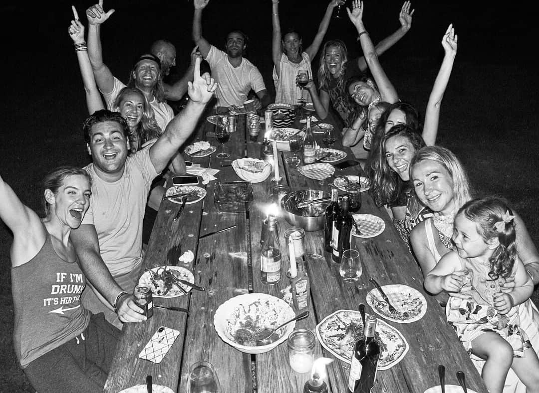 ベン・ワッツさんのインスタグラム写真 - (ベン・ワッツInstagram)「Summer 2020 family & friends , montaukdreaming...... thank you montauk #family #friends #goodvibes #outdoors #benwatts」11月16日 0時14分 - wattsupphoto