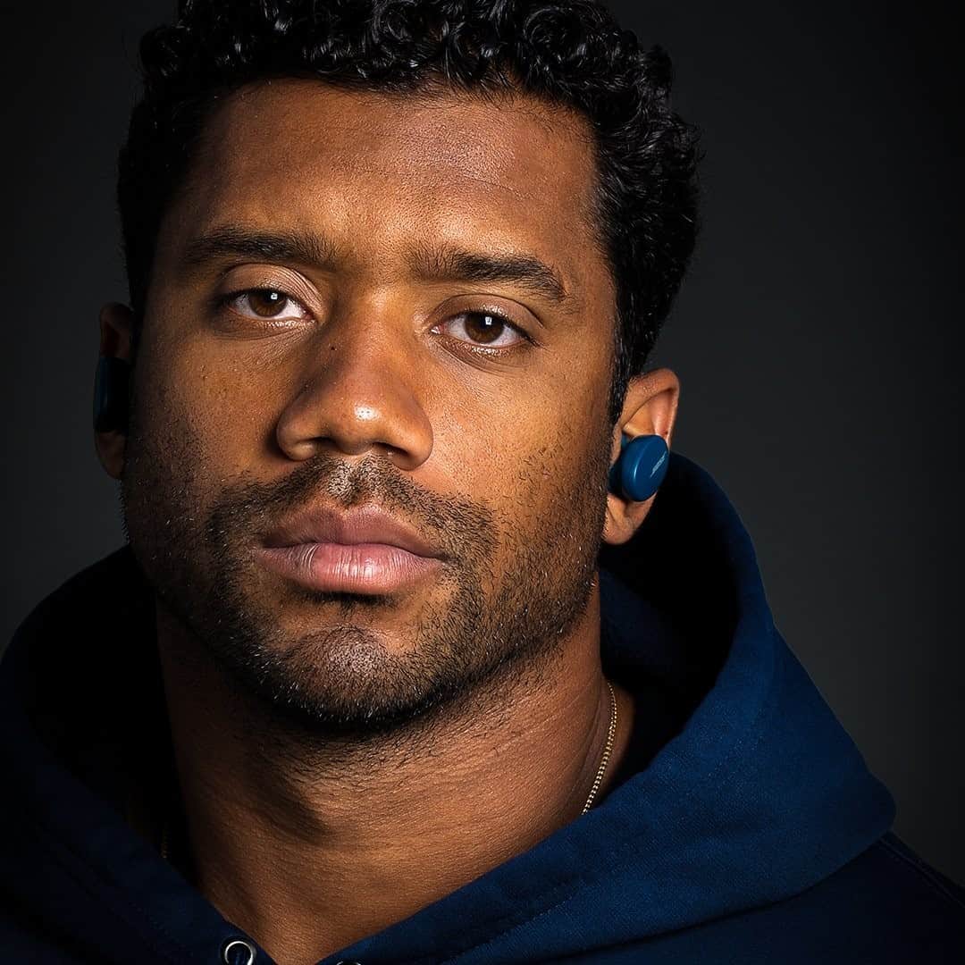 BOSEさんのインスタグラム写真 - (BOSEInstagram)「No excuses. All results. The best is yet to come, @dangerusswilson. #BoseEarbuds #GoHawks」11月16日 0時15分 - bose