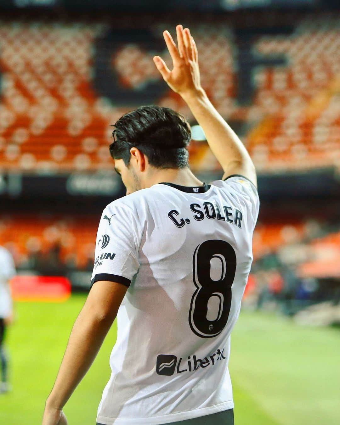 LFPさんのインスタグラム写真 - (LFPInstagram)「🌟 T A L E N T 🌟  #LaLiga #LaLigaSantander #Valencia #CarlosSoler #Football #Goals」11月16日 0時28分 - laliga