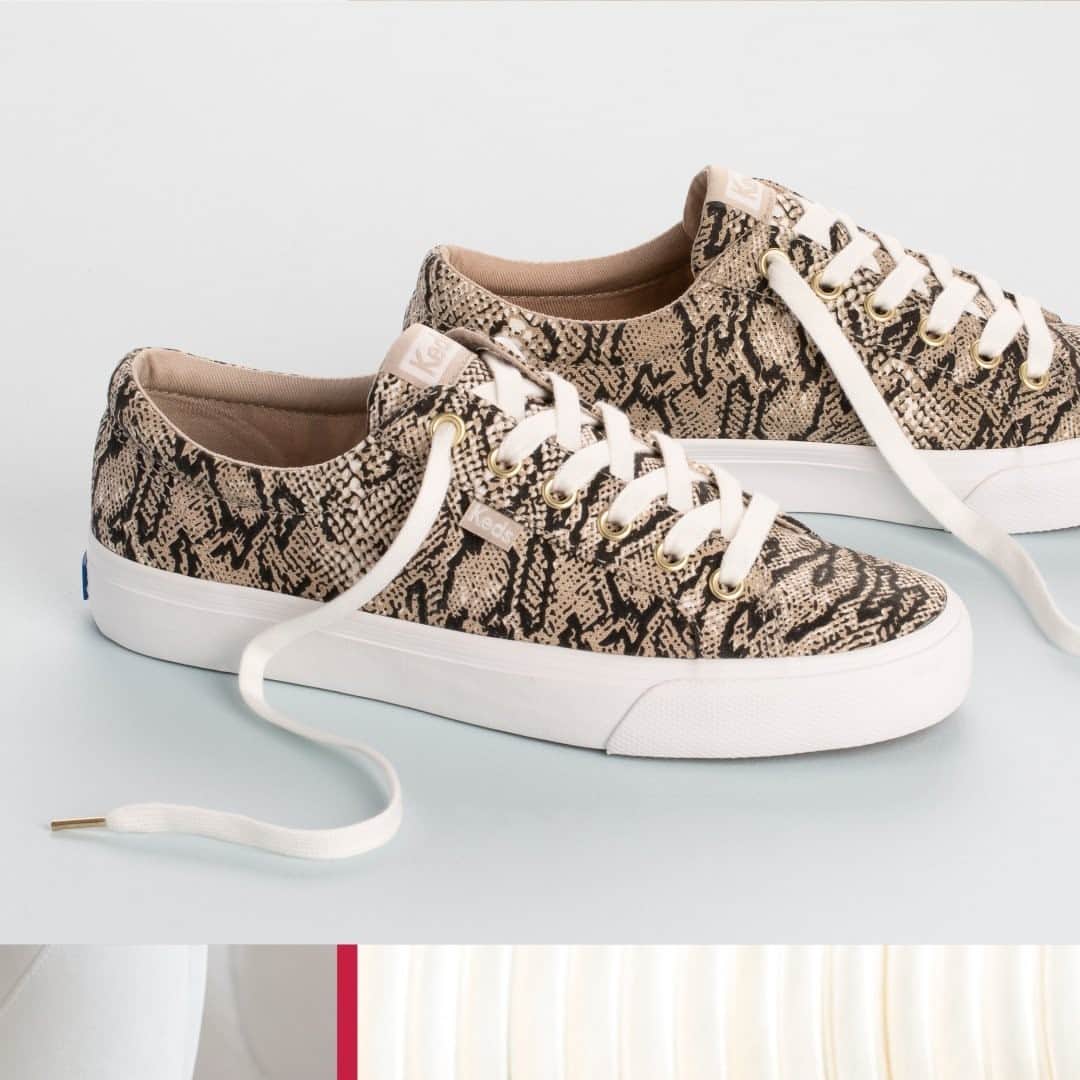 Kedsのインスタグラム：「Slithering into the holidays like...」