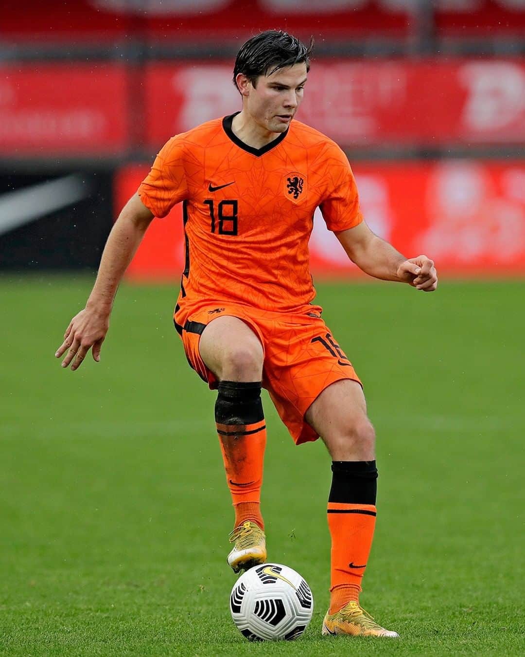 サッカー オランダ代表チームさんのインスタグラム写真 - (サッカー オランダ代表チームInstagram)「Jong Oranje heeft met 5-0 van de leeftijdsgenoten uit Wit-Rusland gewonnen 👏 Kaj Sierhuis (3x) en Myron Boadu (2x) verzorgden de doelpunten. #NEDWRU」11月16日 0時39分 - onsoranje