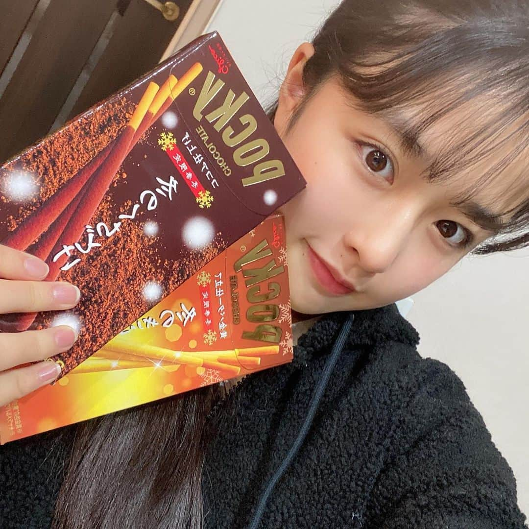 りりさんのインスタグラム写真 - (りりInstagram)「凄く遅れてポッキーの日 11/11🥺ྀི ❤️❤️❤️  りりは冬のきらめきより冬のくちどけの方がすきっ🥰🥰🥰🥰🥰  なりくんがかわちい🪰🪰🪰🪰🪰🪰  #Jmix#model#agency#Jmixmodelagency#ポッキーの日#11月11日#冬のきらめき#冬のくちどけ#jc2#07#りり」11月16日 0時40分 - riiiiiriiii0308