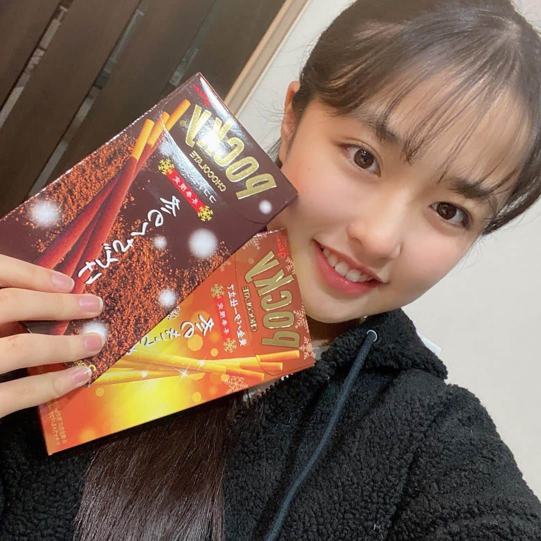 りりさんのインスタグラム写真 - (りりInstagram)「凄く遅れてポッキーの日 11/11🥺ྀི ❤️❤️❤️  りりは冬のきらめきより冬のくちどけの方がすきっ🥰🥰🥰🥰🥰  なりくんがかわちい🪰🪰🪰🪰🪰🪰  #Jmix#model#agency#Jmixmodelagency#ポッキーの日#11月11日#冬のきらめき#冬のくちどけ#jc2#07#りり」11月16日 0時40分 - riiiiiriiii0308