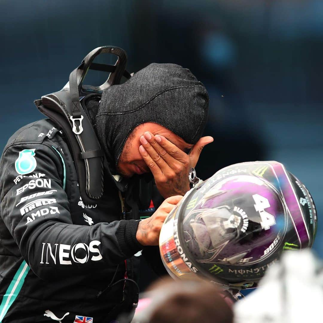 ルイス・ハミルトンさんのインスタグラム写真 - (ルイス・ハミルトンInstagram)「A day i’ll never forget 🏆#S7ILLRISING」11月16日 0時54分 - lewishamilton