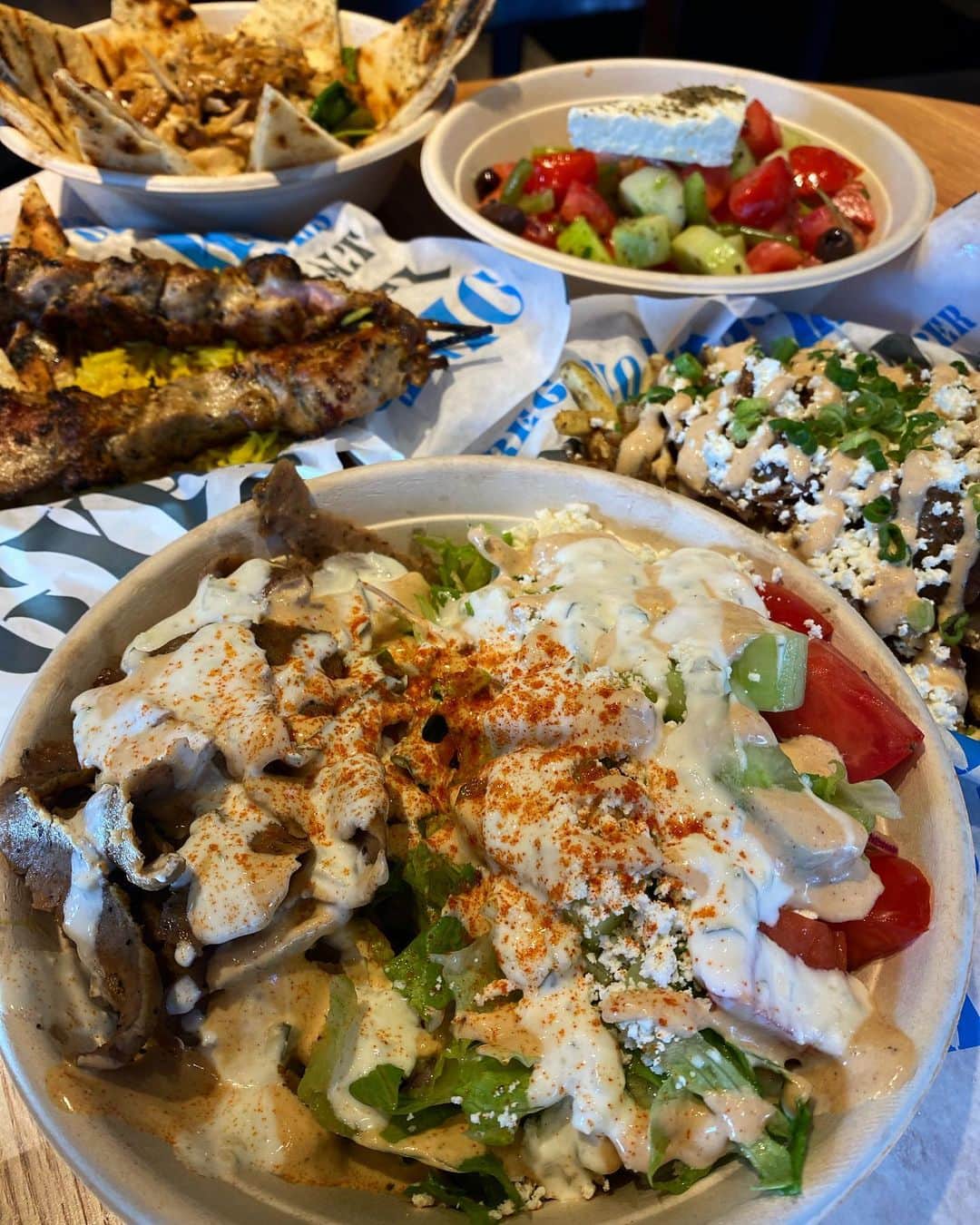 ライナ・ホワンさんのインスタグラム写真 - (ライナ・ホワンInstagram)「Giveaway ALERT 🚨 💕💕💕💕 . Who loves Greek Food?! 😍  . Well you’re in luck cuz I've teamed up with the team over @nickthegreekwestwooducla @nickthegreekventura for a very special giveaway!!  . Enter now for 5 lucky winners to win a $30 gift card - PLEASE NOTE THIS IS ONLY FOR THE VENTURA AND WESTWOOD LOCATION 💪🏻 .  . TO ENTER: 1️⃣ Follow @nickthegreekventura @nickthegreekwestwooducla & me @rainaiscrazy  2️⃣ Like this post  3️⃣ Tag a friend in the comments down below! *unlimited entries per person* ⠀ This contest ends on November 18th at 3PM  Good Luck! ✨. 😍. . Check out the video of me taking in the nick the greek gyro challenge 🤣 —> https://youtu.be/MSjkbGjsx-c .  .  #rainaiscrazy #eat #eating #eatingsounds #asmr #asmreating #mukbangasmr #foodie #foodiegram #foodiesofinstagram #lafoodie #lafood #lafoodjunkie #foodie_features #foodchallenge #eatingchallenge #abcnews #abc7 #mukbang . .#giveaway 💕💕 . Ty @everydamndayyy for the pics. Also I’m wearing my newest merch check it out my website 😊  https://www.rainaiscrazy.com/store.html」11月16日 1時03分 - rainaiscrazy