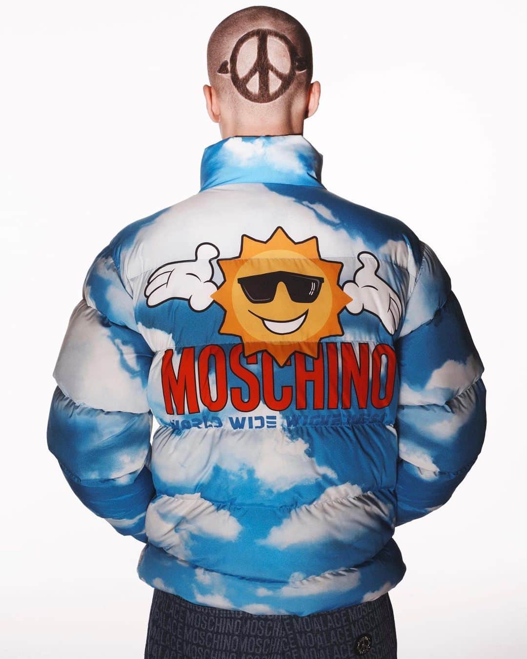 HYPEBEASTさんのインスタグラム写真 - (HYPEBEASTInstagram)「@hypebeaststyle: @palaceskateboards has revealed its latest collaboration with moschino. Comprised of of ready-to-wear, accessories and skate hardware, the collection blends both brands’ unique sense of humour with luxe printed graphics. Look for it to arrive at Palace and Moschino stores and websites on November 20, then release in Japan and on WeChat in China on November 21. ⠀ Photo: David Sims」11月16日 1時03分 - hypebeast