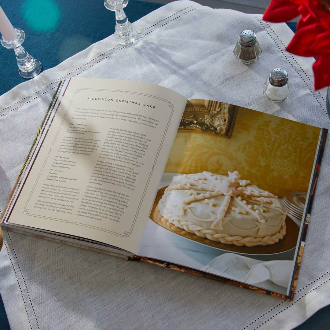 ダウントン・アビーさんのインスタグラム写真 - (ダウントン・アビーInstagram)「Treat yourself or your favourite fellow Downton Abbey fan to the perfect holiday gift: The Official Downton Abbey Christmas Cookbook. Order Now! #DowntonAbbey #DowntonAbbeyCookbook @weldonowen   hyperurl.co/8q1ls7」11月16日 1時00分 - downtonabbey_official