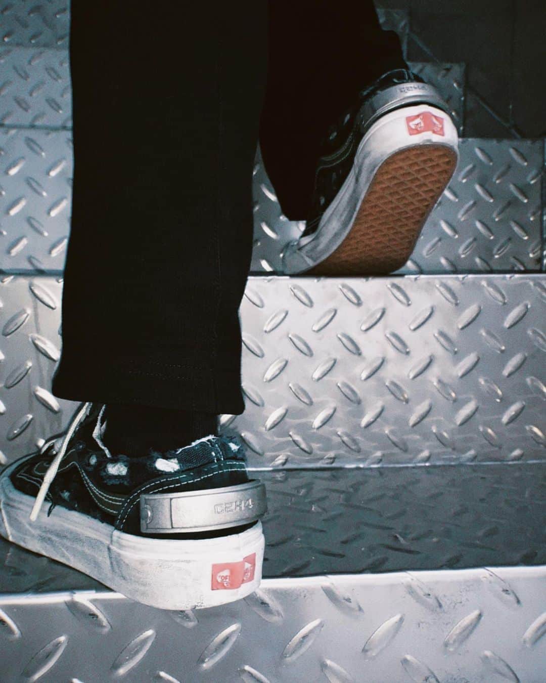 C2H4 Los Angelesさんのインスタグラム写真 - (C2H4 Los AngelesInstagram)「Project 50/50 @vans Drop Nov 19th, 9AM PST on our Webstore  *This is the only official global release *Limited to 100 per style only」11月16日 1時12分 - c2h4