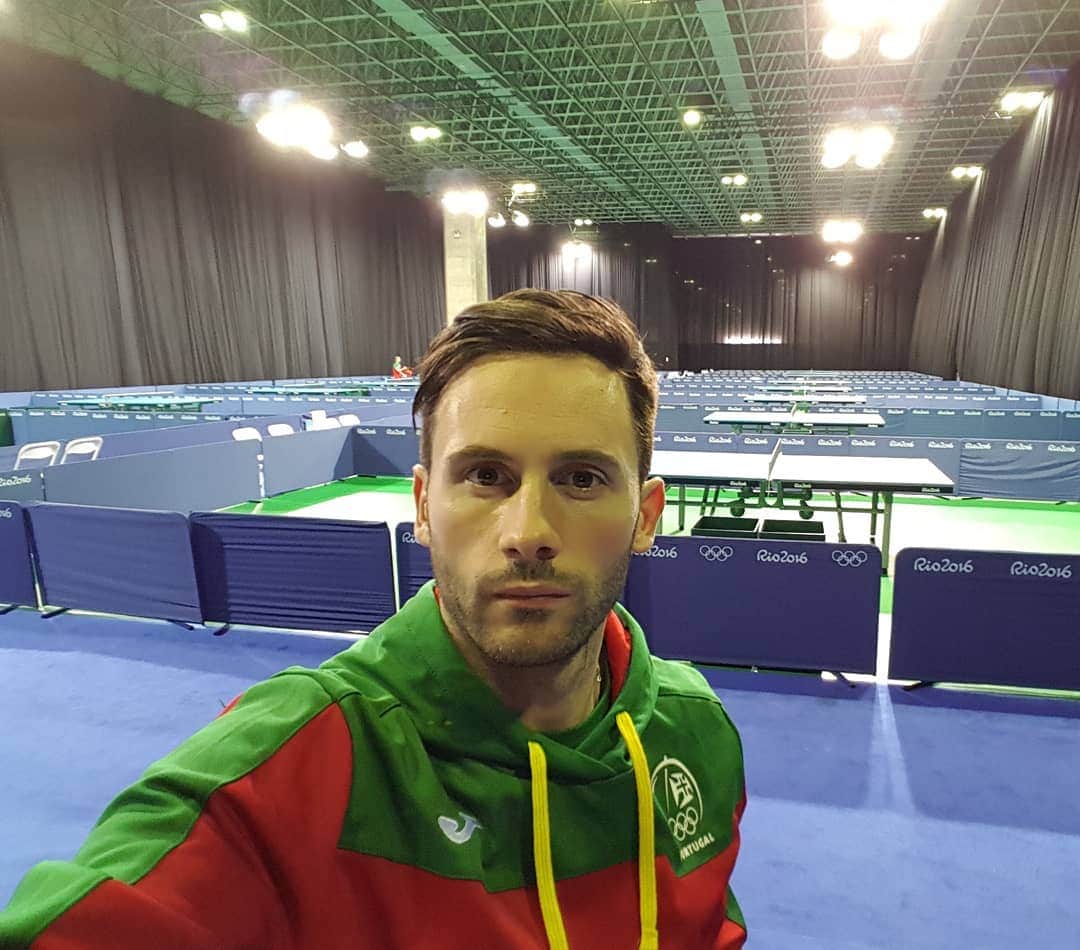 ジョアン・モンテイロのインスタグラム：「#throwback to a selfie at Rio @olympics 2016 in an empty practice hall. Hopefully in the summer, next year, i can take again a selfie in Tokyo 🇯🇵 in a practice hall full of players meaning that we will be all healthy and sport can go on and the biggest sport event in the World will take over 🤞🙏🔜🌏 #pandemia#pandemy#world#sport#olympics」