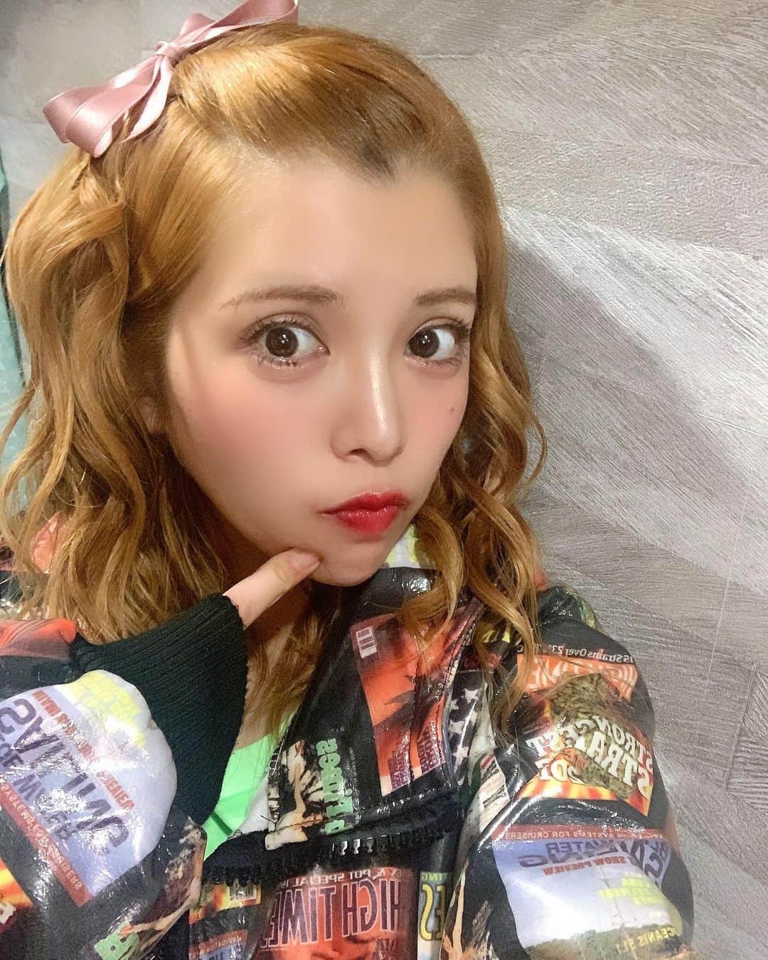 坂口杏里のインスタグラム：「待ってます💕 飲みましょう♥️  09054307175  ↑何かあればこちらまで！ Bar Cachette (カシェット) 東京都新宿区歌舞伎町2-11-7 メトロビル4階 営業時間 1:00～7:00  お待ちしてますん💕 男性１時間3000円 女性１時間1500円 （飲み放題）」