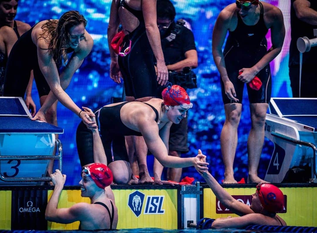 フェムケ・ヘームスケルクのインスタグラム：「Dream Work 💭 only possible with Team Work. 💪❤️  .  Amazing semis for team @energystandard 🔴 🔵 ⚡ Advanced to the big final next weekend. 🤩 . . #ISL2020 #Budapest2020 #EnergyStandard #RitsRats 📸 : @minekasapoglu」