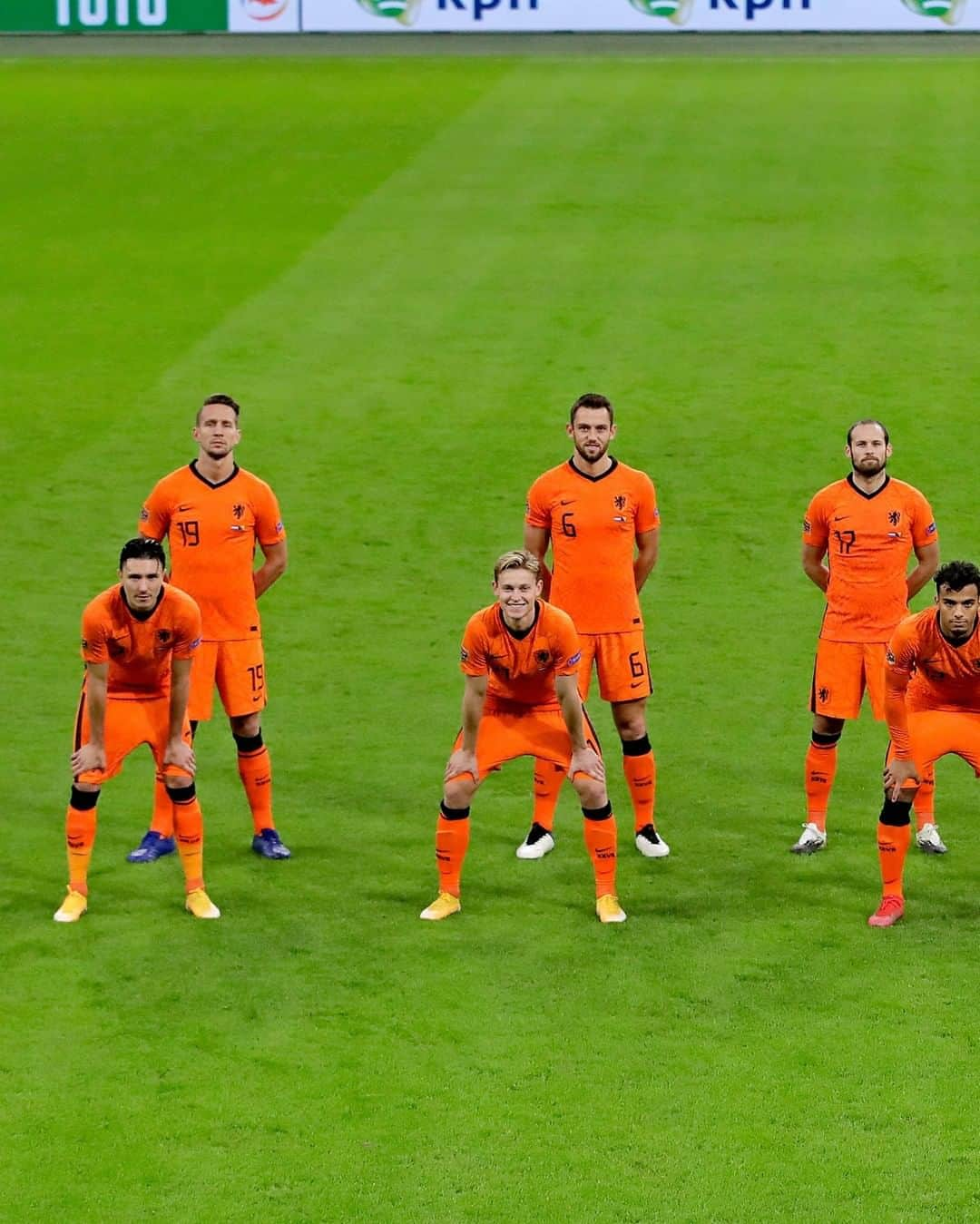 サッカー オランダ代表チームさんのインスタグラム写真 - (サッカー オランダ代表チームInstagram)「Here we go! 🦁🔥  #NEDBOS #NationsLeague」11月16日 2時04分 - onsoranje