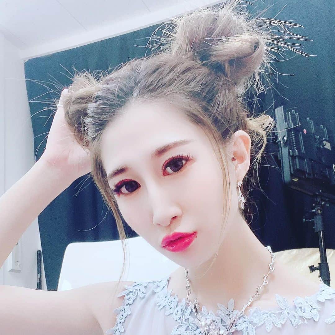 赤崎ティナ（西浦舞由美）さんのインスタグラム写真 - (赤崎ティナ（西浦舞由美）Instagram)「びっくりするほど好評の #ミッキーマウスヘア #ツインお団子 #ラフお団子 #夢の国 #カクテルドレス #モデル　#model #インフルエンサー　#influencer #xxxs  #💄　→ #CHANEL #👁 →#アイドンノウ #ヘアメ　#メイク　→ @anju0330 👗 #Japan #Korea #Philippine #France #half #quarter #純日本　 #オンショット　#ウエディングドレス #赤崎ティナ」11月16日 2時06分 - tina_akazaki_official
