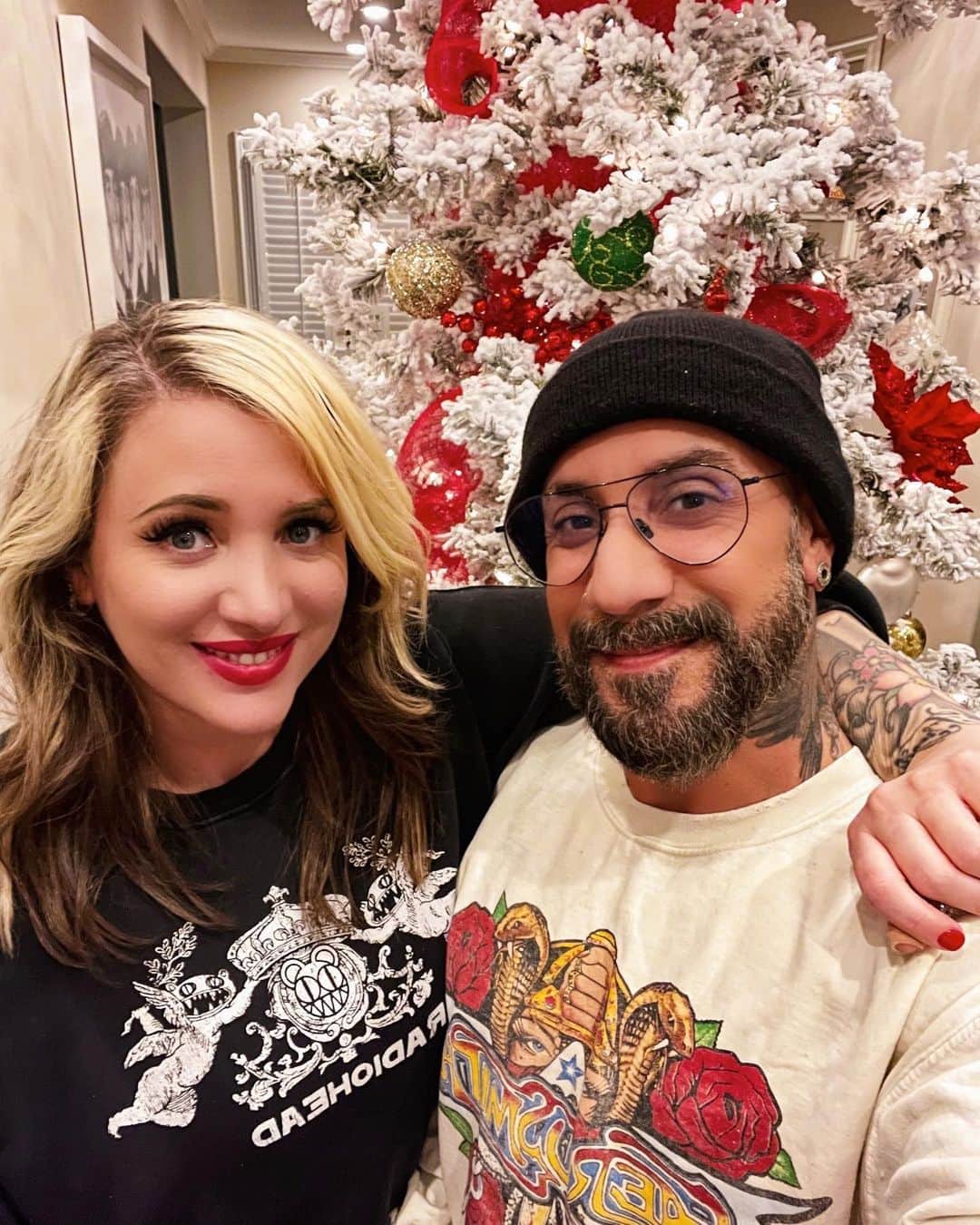 A.J.のインスタグラム：「Getting a jump on the Xmas season doing a little decorating with the wifey! See you all at the finale of #DWTS!」