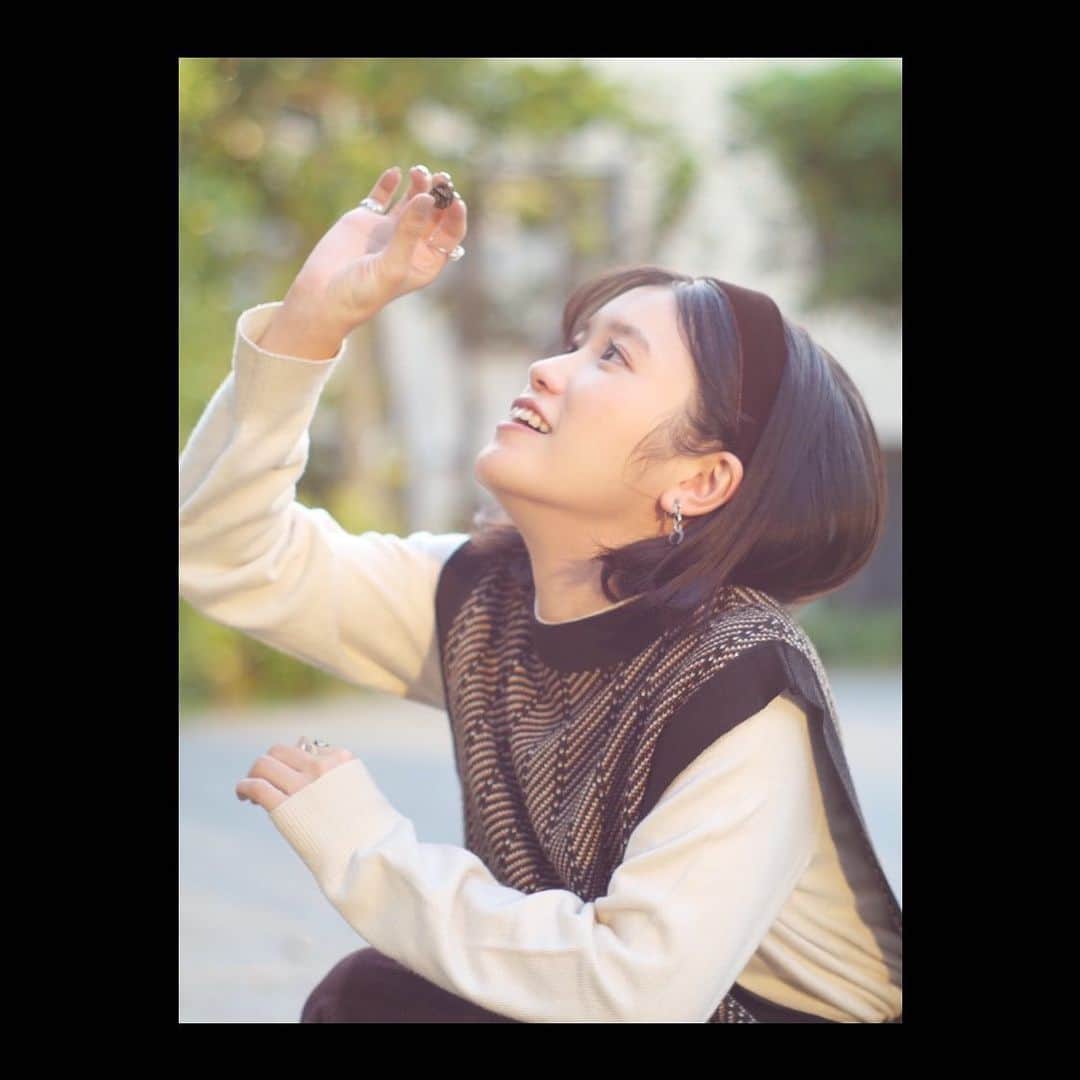美山加恋のインスタグラム：「一億のさようなら﻿ 最終話、ありがとうございました‼︎‼︎﻿ ﻿ ﻿ 上川隆也さん、﻿ 10年くらい前にも親子役で共演させていただきましたが、まさかこんなに時を経てまた親子としてお芝居させていただけるなんて思ってもいませんでした。﻿ ﻿ 当時は小学生だったので、﻿ なんだか自分の成長をみられてるようで少し照れくさくて．笑﻿ ﻿ でも流れる空気はどこか変わずで、﻿ ﻿ 時間が経っても、一度経験したお芝居での感覚って残り続けるというか、繋がり続けるものがあるのかもしれません。﻿ ﻿ 上川さんにお父さんとして怒ってもらいたくなる気持ちになるのはなぜだろう…！笑﻿ ﻿ ﻿ ﻿ ﻿ ﻿ 安田成美さん、撮影中ずっと素敵な笑顔でお話してくださいました。﻿ 私からみたら休憩中もずっと夏代さんで、﻿ こんなお母さん素敵だな…と憧れていました。﻿ 赤ちゃんの抱き方を教えていただいた時も、お寿司を一緒に頬張る時も、温かい安田さんの笑顔があって、﻿ 自然と私も美嘉でいることができました。﻿ ﻿ ﻿ ﻿ 撮影楽しかったな。﻿ ﻿ ﻿ 無事最後までこのお話をお届けすることができて、本当によかったです。﻿ ﻿ 観てくださった方、﻿ ﻿ ありがとうございました‼︎」