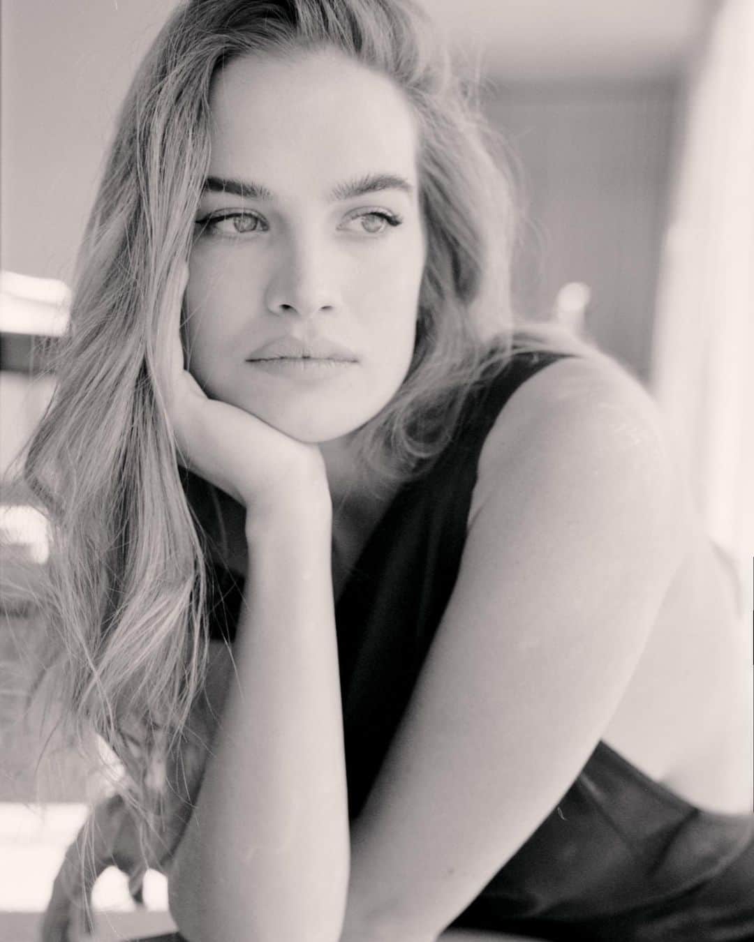 ストーミ・ヘンレイのインスタグラム：「Quiet moments with @sashasamsonova 🤍」