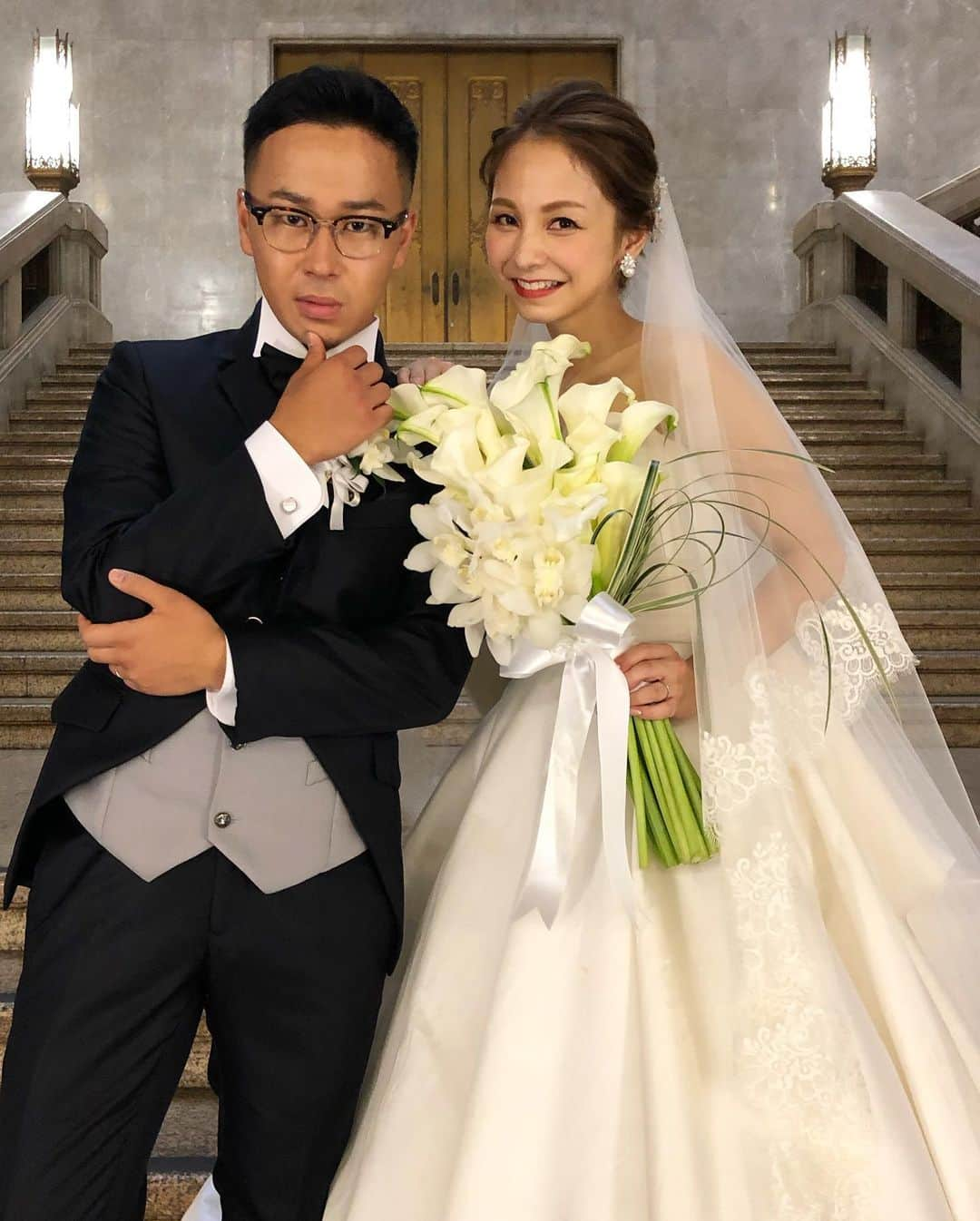 野口忍 hair make upさんのインスタグラム写真 - (野口忍 hair make upInstagram)「mikiさんPhoto wedding 小物合わせ〜ヘアメンテナンスまで フルサポートさせて頂きました。  mikiさんのラフクールでシンプルな雰囲気に ドレス、ブーケ、ロケーション、ヘアメイクを 組み合わせたコーディネートが とてもステキでした。  お母様が一緒に選んでくださった ブーケとてもステキでした。  ヘアメイクに合わせた #ブライダルメンテナンス 海外風テイストに合わせて 透ける髪色に仕上げました👏 #ブライダルベージュ #ブライダル髪質改善トリートメント  ヘアメンテナンスから お会いできる事で リハーサル前後も再確認し 本番に臨めるからとても安心。 出来る限りコミュニケーションを 大切にしたいですね。  新郎様ヘアスタイルは メリハリフェードスタイル かっこよすぎでした。 タキシードも最高にステキでした。  お2人のサポートができて 本当に幸せでした☺️ ありがとうございました✨  mikiさんはネイリストなので @sucre_miki_  一度是非行ってみてください ブライダルネイルも得意です♪  Wedding hall: 国立博物館 bride: @sucre_miki_  photo: @daichi_photo Hairmake:﻿ @amelie_tokyo_bridal_hairsalon  dress: @yamadayatokyo  ﻿. 【お二人に安心と自分至上最高を】  花嫁様は鏡を見たとき、自分に見惚れる女性像を。 新郎様はより清潔感、最高にカッコイイ紳士を。 お洒落でセンスあるヘアメイクをお届けします。  _____________﻿  【＠amelie.tokyo.bridal.hair.salonのこだわり】  ・ブライダルヘアメンテナンスから当日までをフルサポート ・男らしさ＆清潔感際立つ新郎ヘアメイク ・自分でも気づいていない魅力を引き出す技術,安心感 ・唯一のブライダルヘアサロン  ﻿. ﻿﻿﻿﻿﻿﻿﻿﻿﻿﻿﻿﻿﻿﻿﻿﻿﻿﻿_____________﻿ ﻿. 【 Contact Us】  ブライダルメンテナンス✂️ 1ヶ月先までのご案内。随時チェック✔︎ ネット予約のみのご案内。 ご予約はこちら¬ @suteki.hanayome.salon   ∮沢山のお問い合わせ有り難うございます。 2021年空きございます。 前撮り、婚礼、後撮り ご予約＆ご相談はHP、または専用LINEへ¬ @avq9020r . _____________﻿  【＠yamadayatokyoコラボ前撮りプラン】  **〜Autumn フォトプラン〜** . 7月8月に開催いたしましたSummer  フォトプラン ご好評につきAutumn フォトプランをご用意いたしました。 . 詳細はこちら¬ ＠yamadayatokyo . 様々なご要望にお応えできるよう複数のプランをご用意いたしました。 こちらLINE＠よりお問い合わせください。 Yamadaya専用LINE@  @843ndyvl . きっと、初めてのことで不安が多いと思います。 ブライダルヘアメイクとして、豊富な知識と経験で最高の結婚式＆撮影になるようサポートしますので安心してお任せください。  ﻿﻿#国立博物館#ブライダルメンテナンス #ウェディングフォト #前撮り #後撮り #ブライダルヘア #持ち込みカメラマン #ブライダルヘアメイク #ウェディングフォト﻿﻿﻿﻿﻿﻿﻿﻿﻿﻿﻿﻿﻿﻿﻿ #ヘアアレンジ #ウェディング﻿﻿ #花嫁ヘア #ロケーション前撮り #プレ花嫁﻿﻿﻿ #卒花嫁﻿﻿﻿ #前撮り準備#ウェディングドレス #挙式ヘア #bouquet #プロポーズ #入籍 #式場見学 #式場探し #東京駅」11月16日 2時17分 - shinobunbunmaru_atren_deu