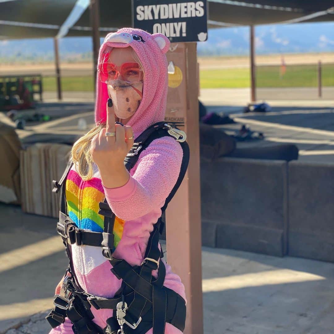 カリディー・イングリッシュのインスタグラム：「Figured Friday the 13th 2020 was the best day to do this 🪂 🌈 would you jump?」