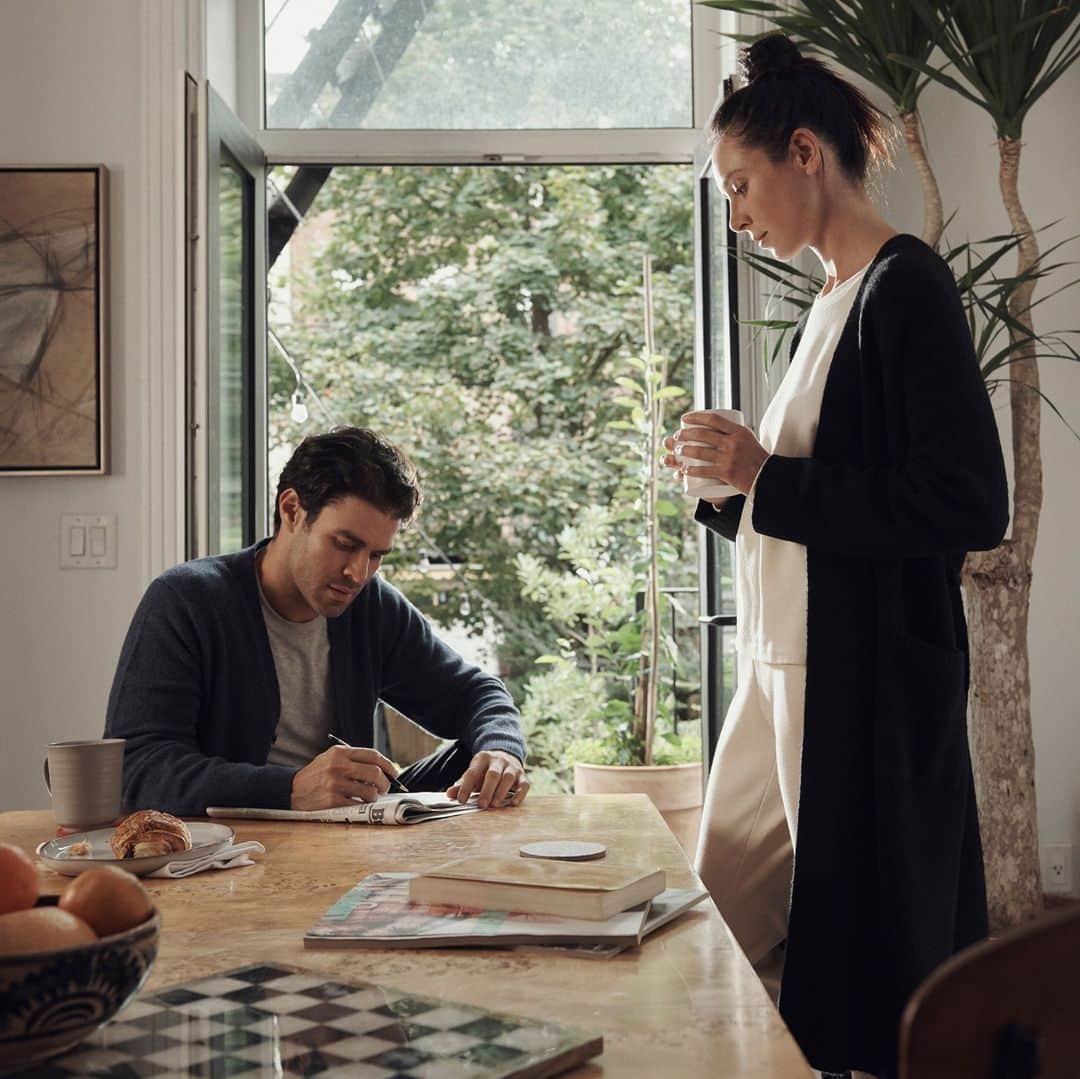 UNIQLO UKのインスタグラム：「Comfortable clothing for days spent relaxing at home.  #Uniqlo #LifeWear #UniqloLifeWear」