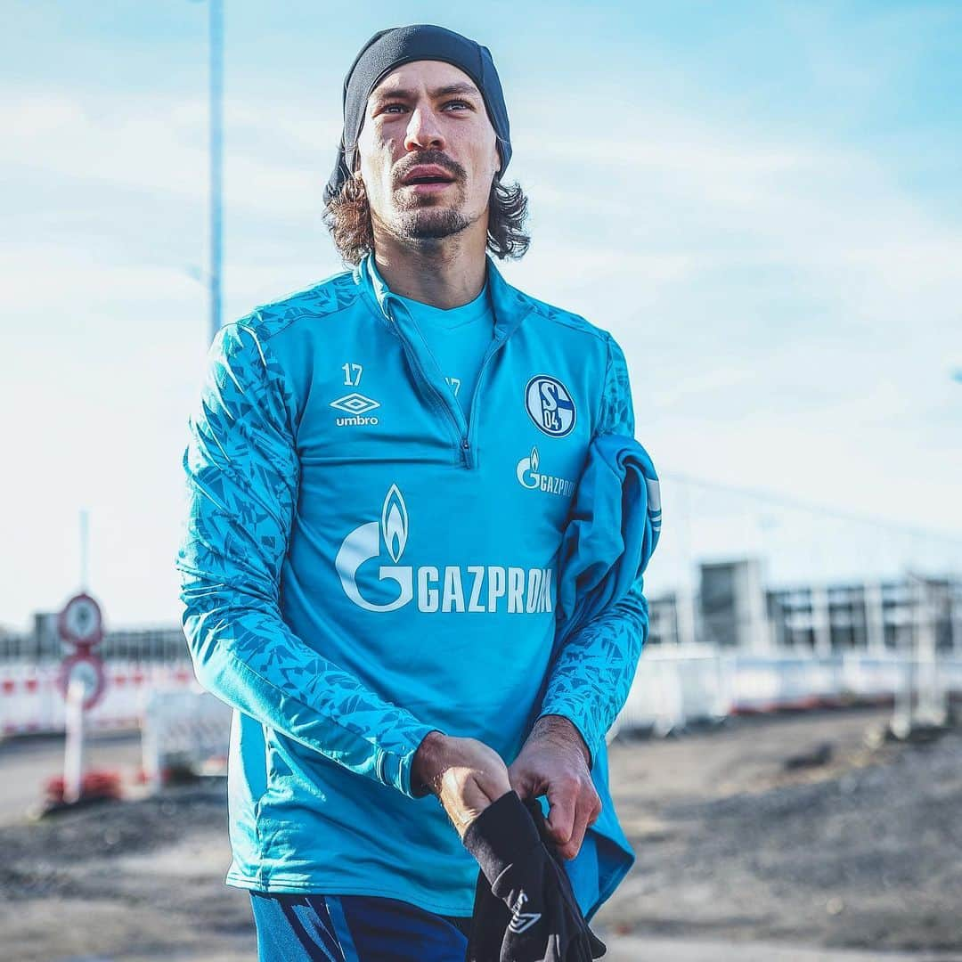 シャルケ04さんのインスタグラム写真 - (シャルケ04Instagram)「🔙 📸 • 🔜 #S04WOB . . 🔙 📸 • 🔜 #S04WOB . . #S04 #Schalke #Königsblau #Knappen #Pics #Training #photography」11月16日 2時25分 - s04