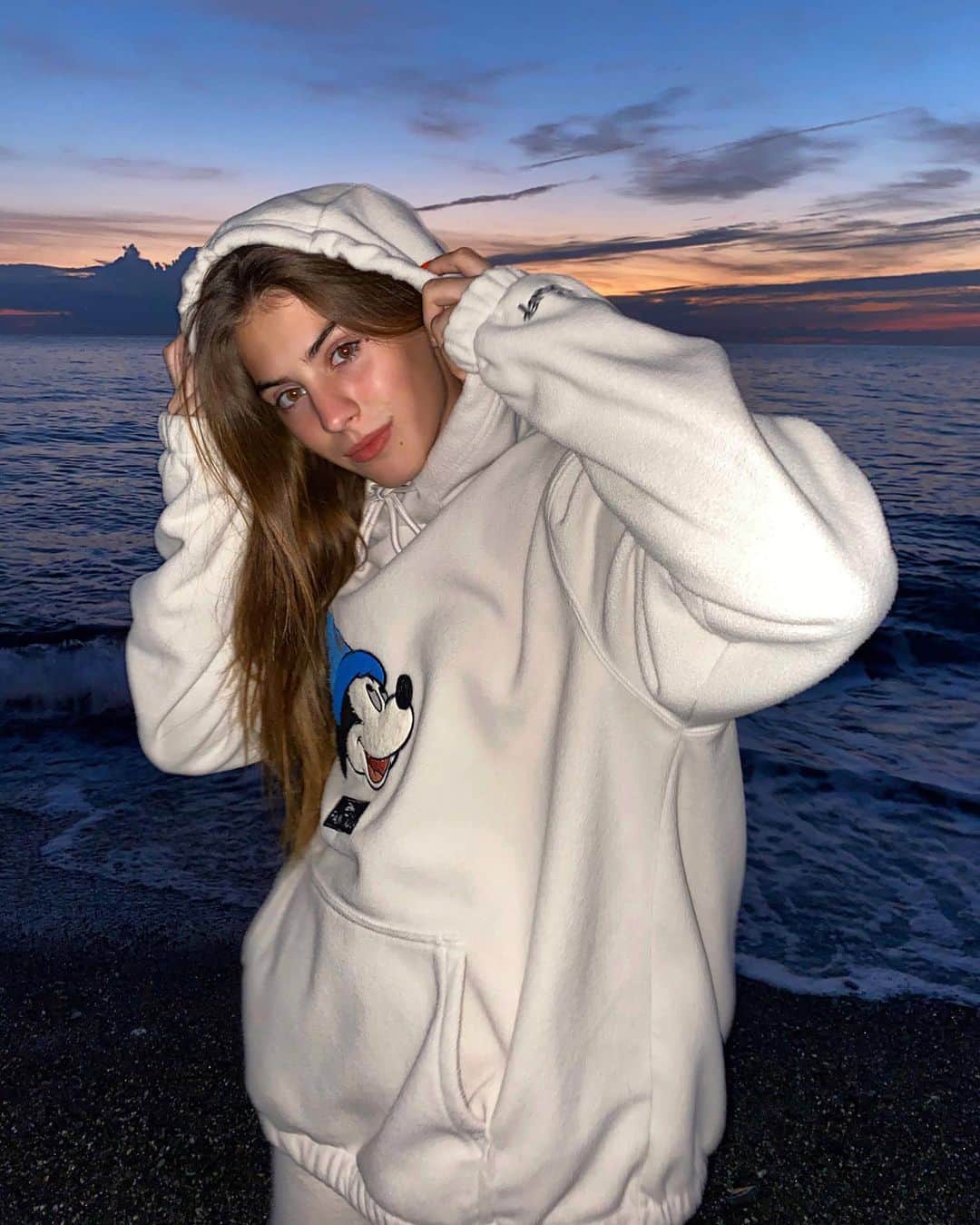 Maria Tarabanskayaのインスタグラム：「𝓑𝓸𝓸𝓸𝓸𝓶𝓶 🌪🪐」