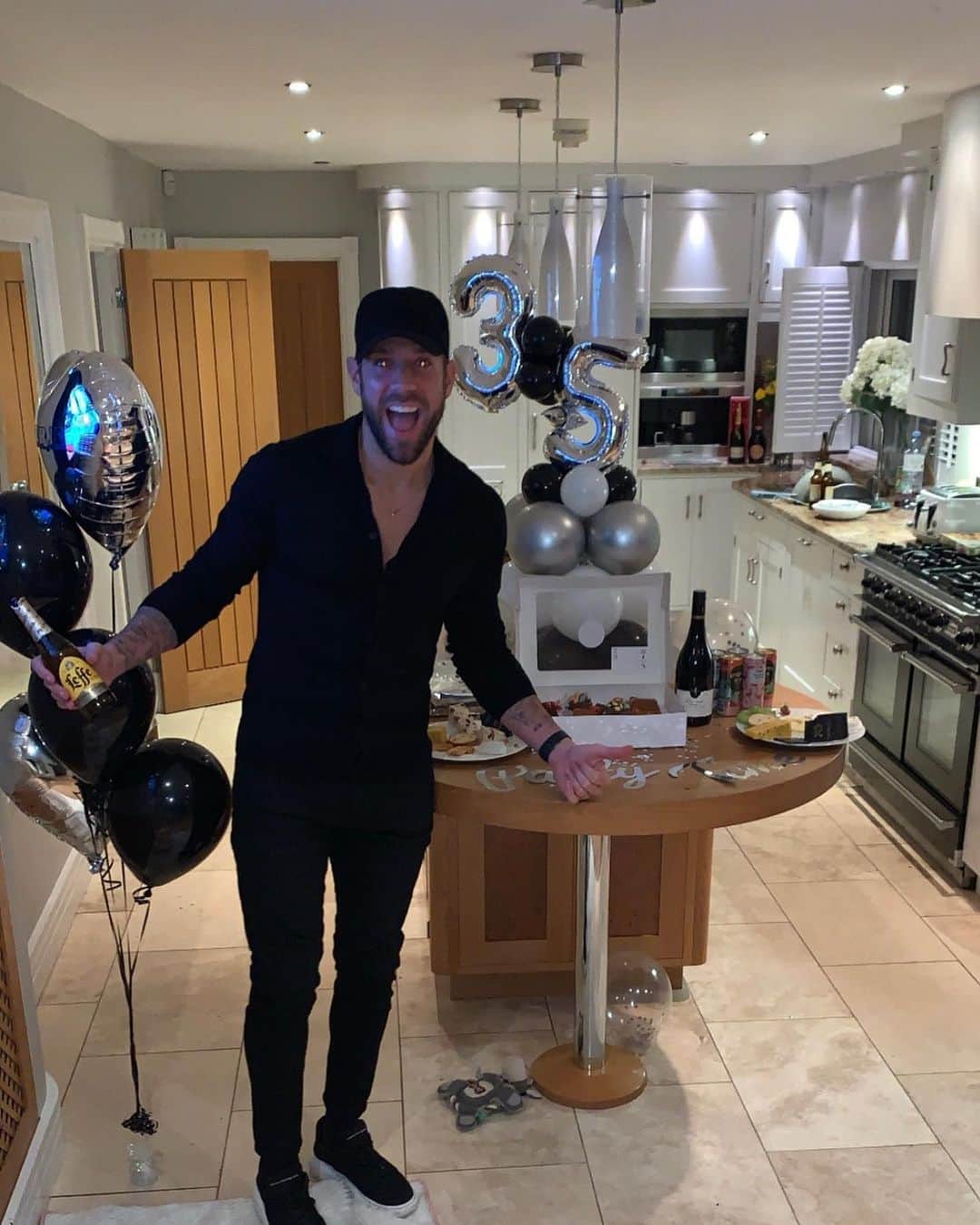 のインスタグラム：「Lockdown 2  Pre birthday」