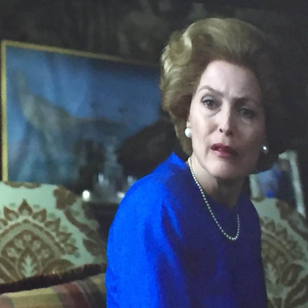 オランピアルタンのインスタグラム：「@gilliana as the Iron Lady is 💣🥇🏆 @thecrownnetflix #maggie #gilliananderson」