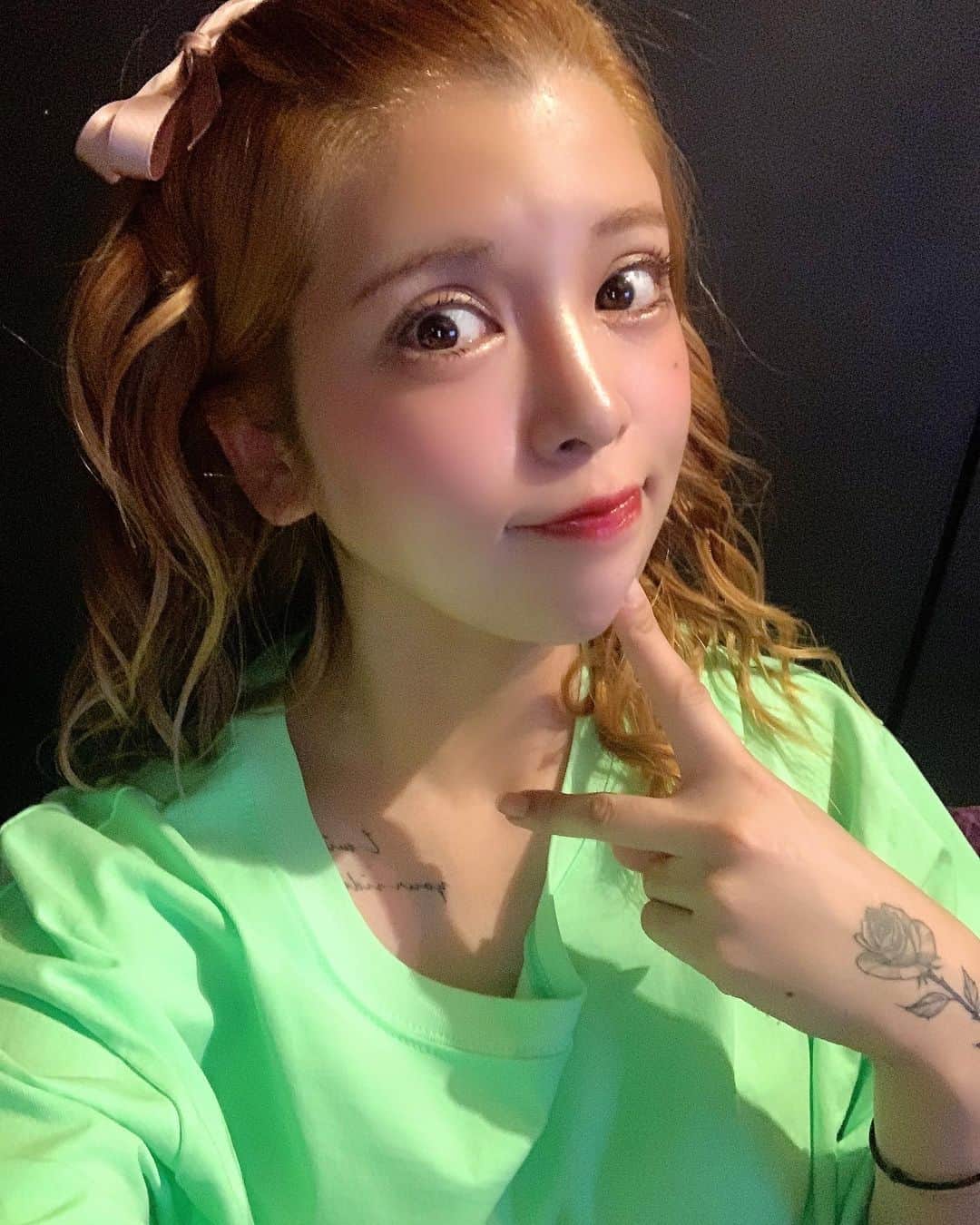 坂口杏里のインスタグラム：「誰かー🥰🥰🥰 飲みましょう♥️  09054307175  ↑何かあればこちらまで！ Bar Cachette (カシェット) 東京都新宿区歌舞伎町2-11-7 メトロビル4階 営業時間 1:00～7:00  お待ちしてますん💕 男性１時間3000円 女性１時間1500円 （飲み放題）」