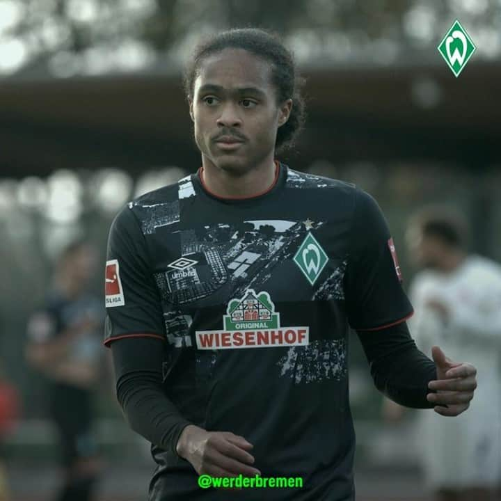 ヴェルダー・ブレーメンさんのインスタグラム写真 - (ヴェルダー・ブレーメンInstagram)「🤟 @tahithchong _______ #werder #bremen #svw #chong #chongtent #nordphoto」11月16日 3時11分 - werderbremen