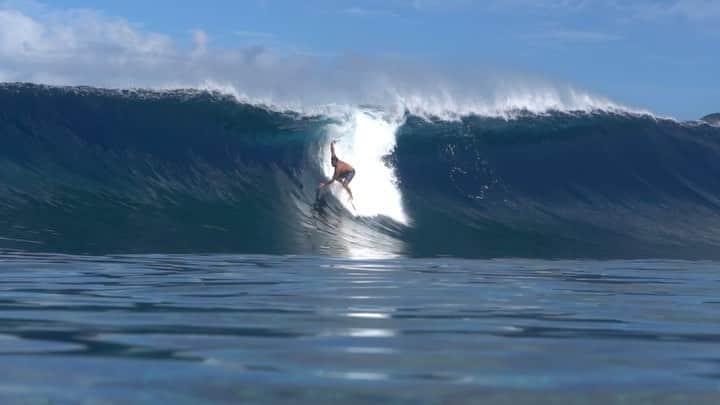 ミシェル・ボレーズのインスタグラム：「😅😅😅 that moment when you blew it on your first wave !  Could I make in the barrel on time ? I think so 🤔 📹 @bogus689」