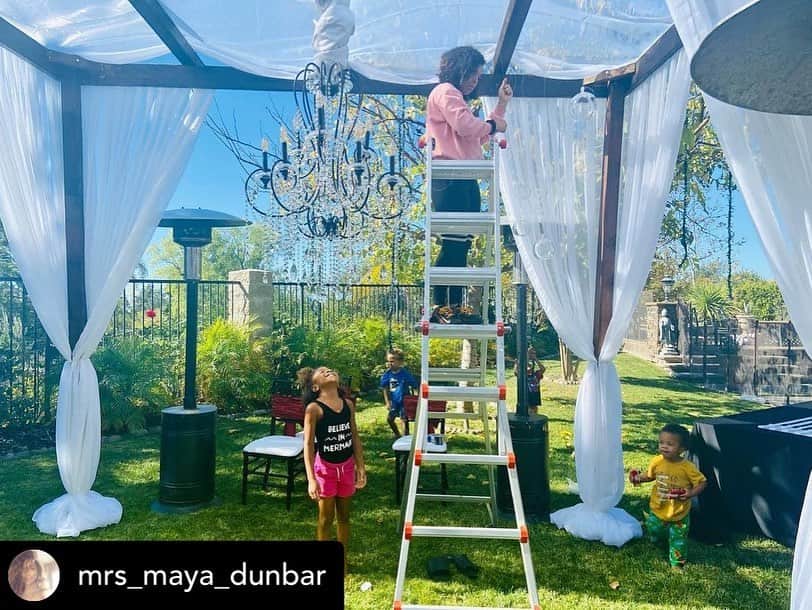 ロックモンド・ダンバーのインスタグラム：「Posted @withregram • @mrs_maya_dunbar Our Sexy Sweatsuit Soirée was a success! What many folks don't know , is that a passion of mine is design and party planning! This little project was my vision from start to finish & with Rock's help it came to life just as I had hoped! We wanted to safely gather with some Covid-compliant friend couples, relax and forget for a few hours the state of the world we're in. And let me tell you, we did! Definitely a night to remember. (And for the record: we've all been self quarantined and wore masks when not eating/taking photos.) 😷😏✊🏾 #blackexcellence✊🏾 #dinner #partyplanner #holidayseason #sexy #sweatsuitparty❤️ #blacklove #blackpride #designer #love #covidcompliant」
