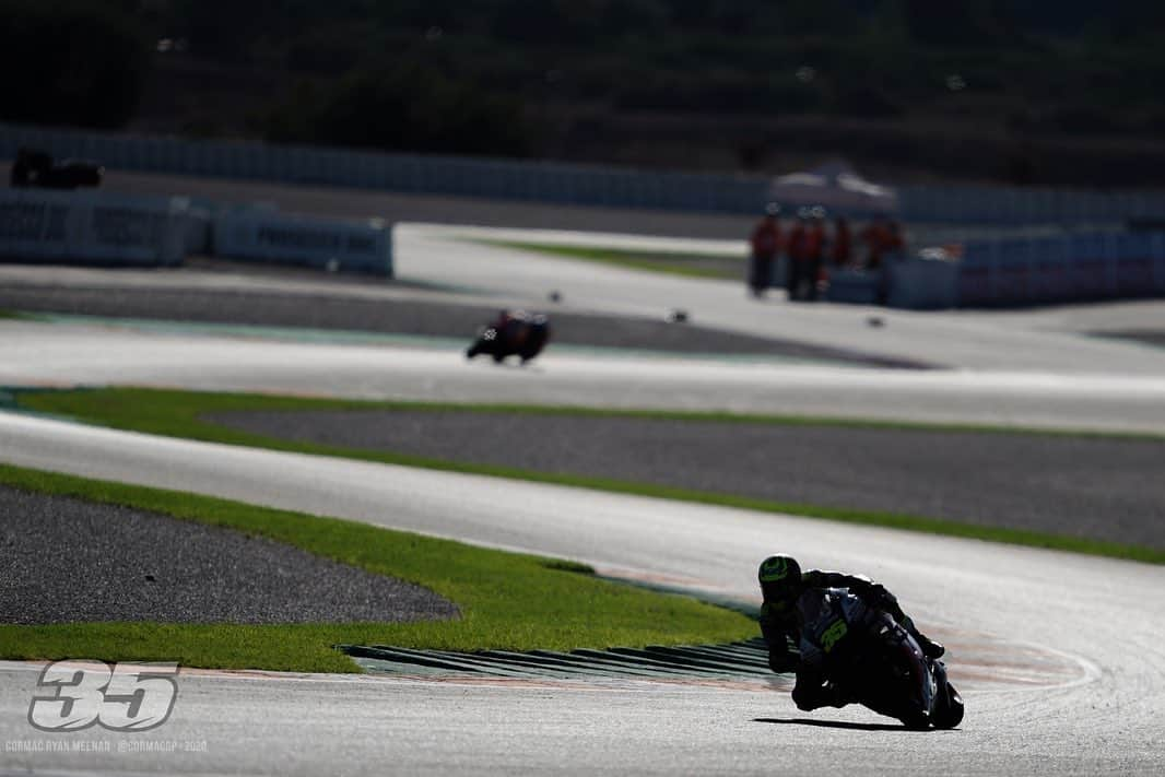 カル・クラッチローのインスタグラム：「That’s Valencia done and now time for once last dance in Portimao next week … @lcr.team @monsterenergy @hjchelmets @alpinestars @motogp   📸 @cormacgp」