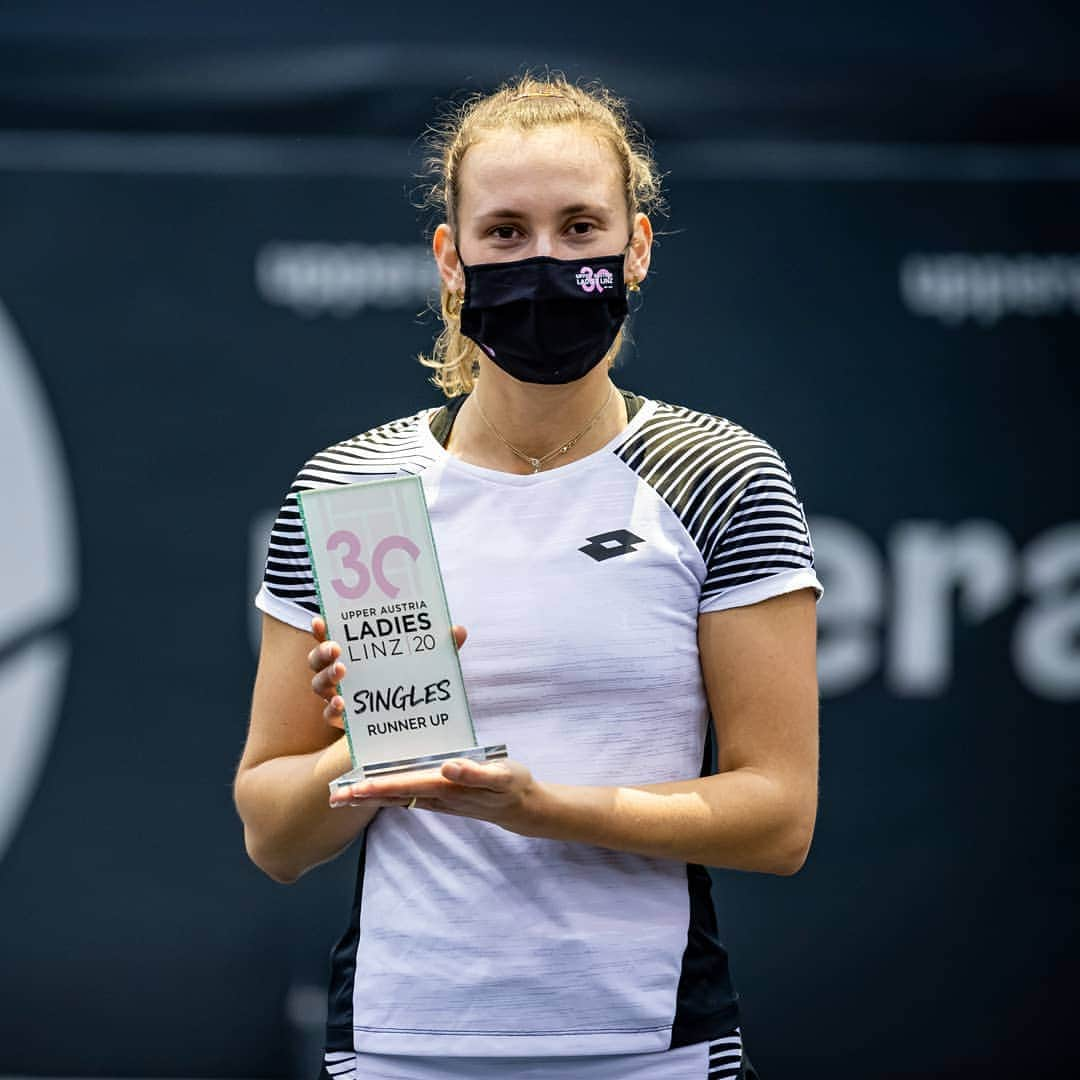 エリーゼ・メルテンスさんのインスタグラム写真 - (エリーゼ・メルテンスInstagram)「🥈 Good week with a lot of hours on court and tough matches. Back into the top 20! 🙌  Thank you @wtalinz for making this tournament possible in very difficult circumstances. Hope to be back for many years!」11月16日 3時29分 - mertenselise