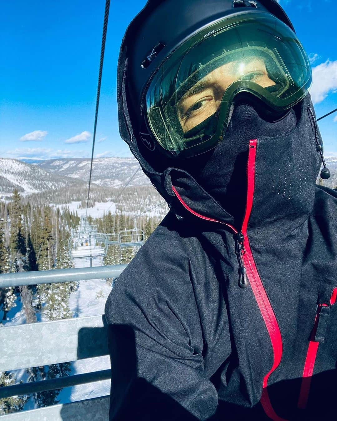 マイケル・トレヴィーノのインスタグラム：「Finally!!! Day 1 of the new season. Took a drive to Colorado to ride Wolf Creek for the first time. Had fun. Zero injuries.  OK back to work」