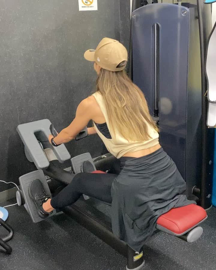 カシアのインスタグラム：「Um dos treinos para Costa que eu mais gosto de fazer.  Remada Baixa  #remadabaixa #treinodecostas #musculação #musculacaofeminina #musculacaoparamulheres #背中トレ #筋トレ女子 #筋トレ」