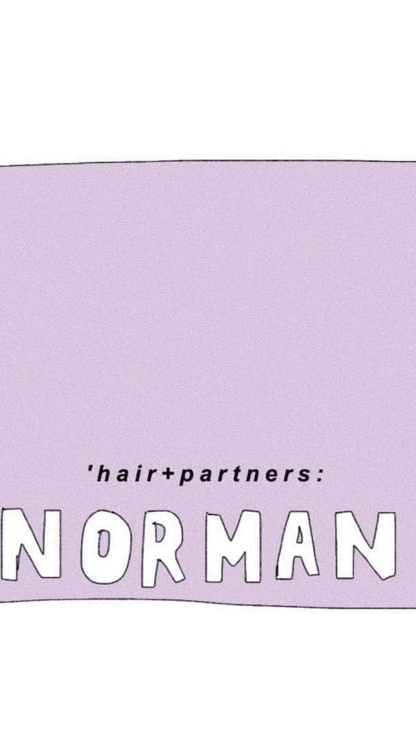 のインスタグラム：「沖縄県沖縄市大里1-33-36 2Fにあるヘアサロン  NORMAN【ノーマン】 （ノーマン）  にて代表のchikaさんのインタビューを撮影させて頂きました  高台の立地から眺める西海岸の景色と、落ち着いた雰囲気の店内は日常を忘れて一気にリラックスモードになれます  毎回「ここはホテルのラウンジか？」と錯覚しております  髪の相談にもいつも親身になって考えてくれるスタッフの皆様に  イベント前や撮影前等のしっかりキメたい時にはいつもお世話になっております☺️  自分に合ったスタイルを探している方、髪質にお悩みの方、オススメです✨  @chika_15_ @kenta_968 @_norman_hair_」