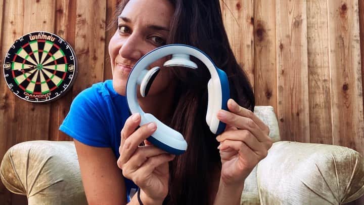 アンドレア・フエンテスのインスタグラム：「Self care: a new world for me, thank you @neckology.co! Enter the link to have 15% discount if you want to relief some tension out! https://neckology.co/andreafuentes」