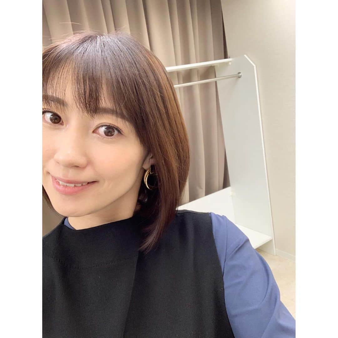 飯田圭織さんのインスタグラム写真 - (飯田圭織Instagram)「ロケに行ってきましたよ✨ 今日は暖かくて気持ちの良いロケでしたよ😊✨ またお知らせしますね❣️ メイクさんにメイクしてもらうとやっぱり違う😆✨さすがっっ  #お仕事  #メイク  #いつもと違う  #またお知らせします  #お昼ご飯まだ  #お腹空いた」11月16日 13時36分 - iidakaori.official