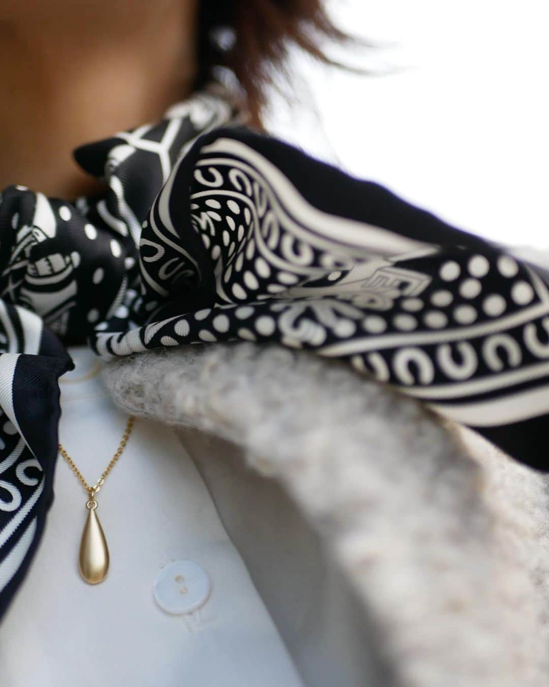 j.chikaさんのインスタグラム写真 - (j.chikaInstagram)「✨﻿ ﻿ ﻿ 最近よくつけているネックレス♡ ﻿ ﻿ ﻿ 素肌にも﻿ ニットやシャツの上にも﻿ これだけでも﻿ 重ね付けしても﻿ ﻿ ﻿ 控えめマットゴールドで小さめが﻿ 本当に使える❤️﻿ ﻿ ﻿ ﻿ @tres__collection﻿ #tres#necklace#accessory﻿ #トレス#ネックレス」11月16日 13時37分 - chikako.hongo