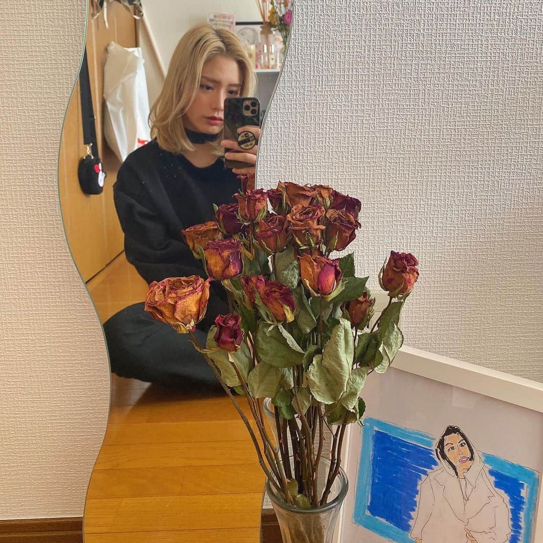 acaneのインスタグラム：「・ 🥀🥀🥀」