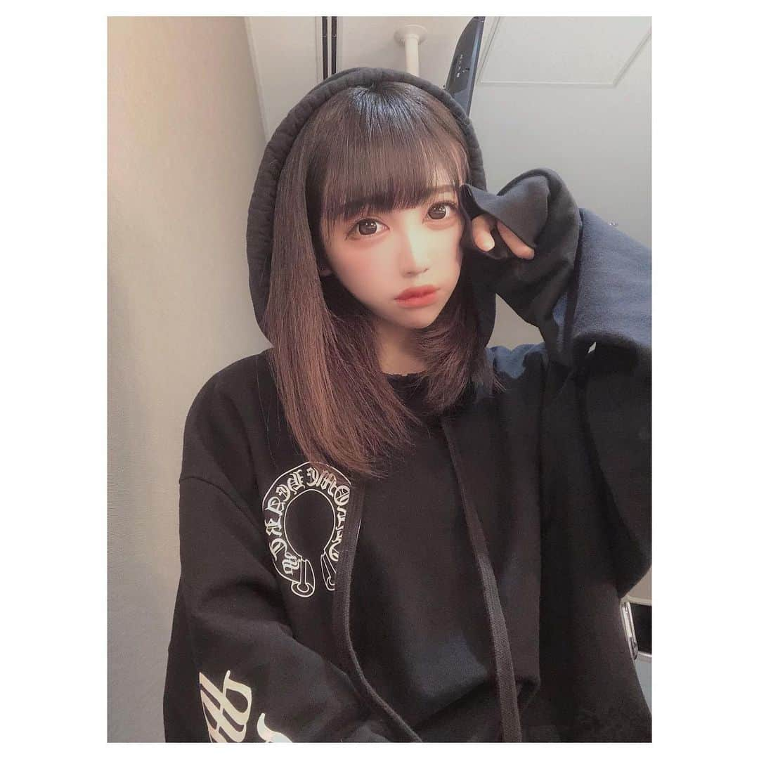 ちゃんもも◎さんのインスタグラム写真 - (ちゃんもも◎Instagram)「冬。パーカーをこう着ちゃうタイプの女さんたちこんにちわ🥺✊💖これが俺たちのやり方🥺✊💖」11月16日 13時52分 - xchanmomox