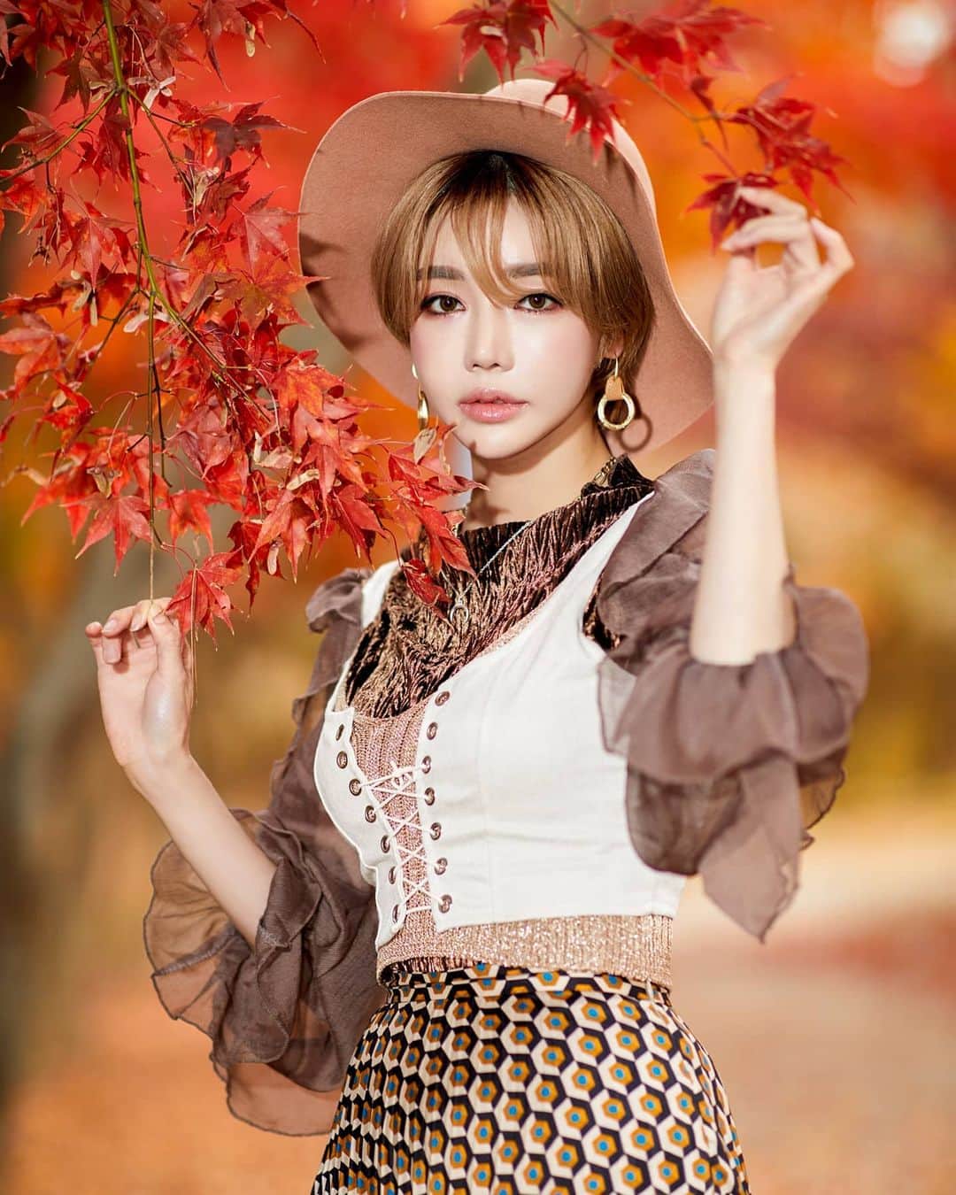 Han Ga Eunさんのインスタグラム写真 - (Han Ga EunInstagram)「🍁 Photo @ruri_lee_  . . #photography #koreanmodel #model #busan #korea #fall #부산미우」11月16日 13時59分 - gaeungbebe