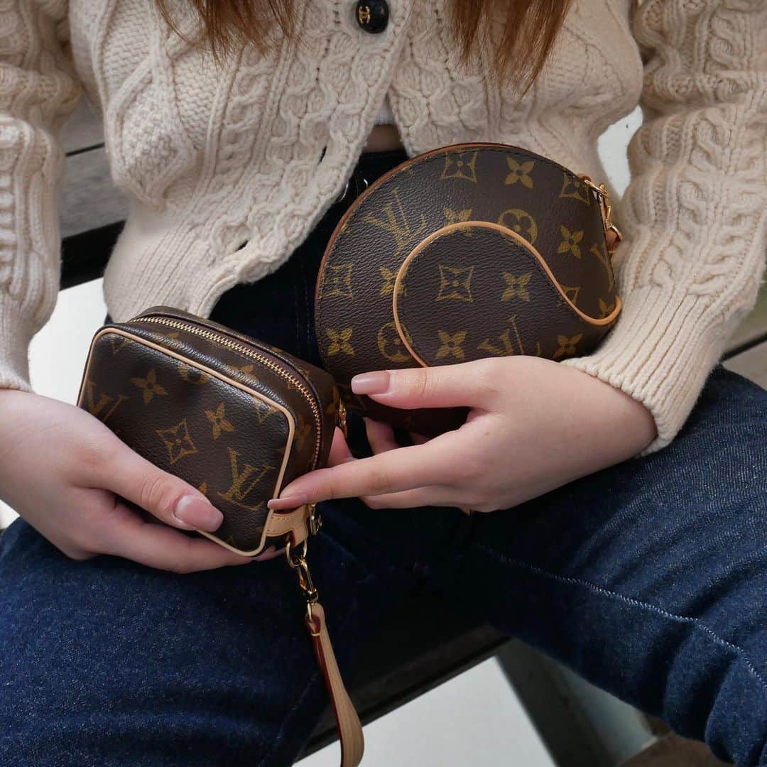 Vintage Brand Boutique AMOREさんのインスタグラム写真 - (Vintage Brand Boutique AMOREInstagram)「Louis Vuitton Ellipse pouch and Wapity pouch   📌Items not available on webstore, send us a DM to purchase.  ✈️Free Shipping Worldwide 📩DM for more info and pricing ➡️info@amorevintagetokyo.com  #vintagelouisvuitton #louisvuitton #vintagelv」11月16日 14時03分 - amore_tokyo