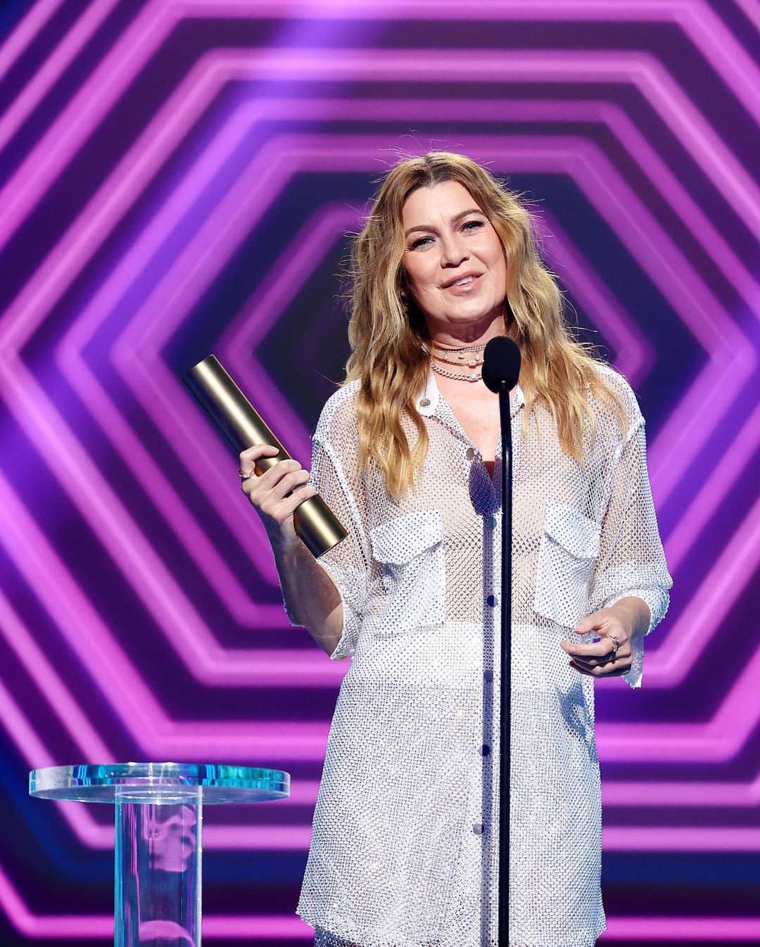 Just Jaredさんのインスタグラム写真 - (Just JaredInstagram)「@ellenpompeo in @davidkoma wins Best Female TV Star at the People’s Choice Awards. Visit JustJared.com now for full coverage of the event! #EllenPompeo  #PeoplesChoiceAwards #PCAs Photos: Getty」11月16日 14時07分 - justjared