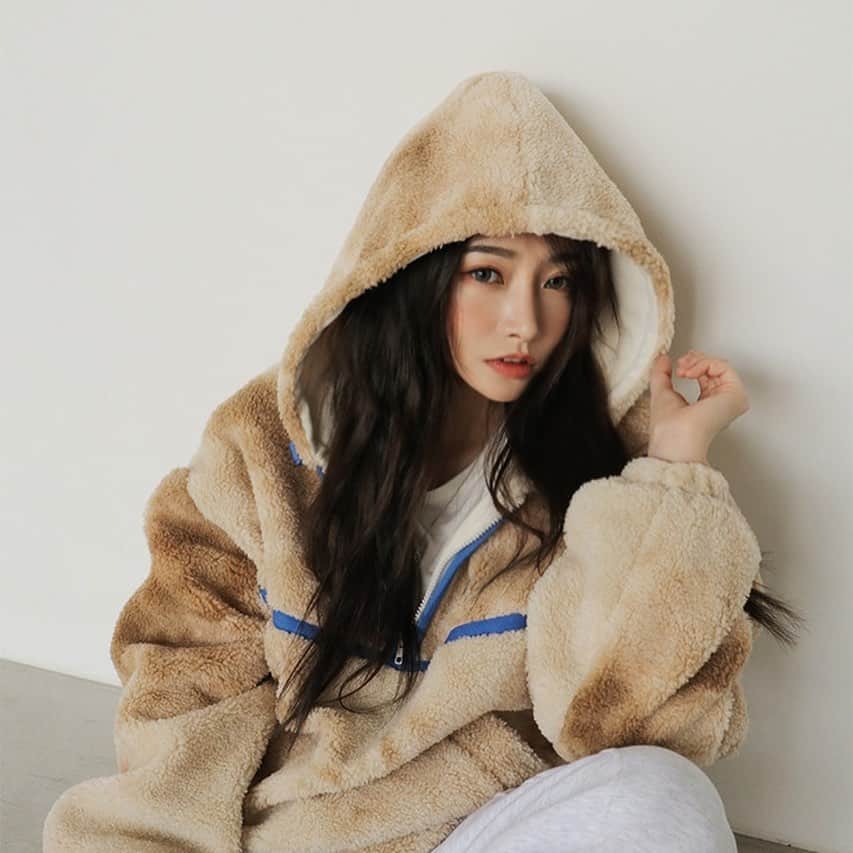 トキのインスタグラム：「나도 월요팅🤎🤍🤎🤍🤎」