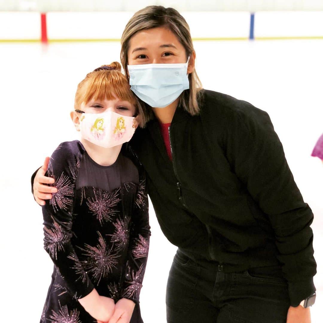 アレクサ・シメカさんのインスタグラム写真 - (アレクサ・シメカInstagram)「Really proud of my friend, Ellie, who held her own exhibition today for her students. It’s wonderful to see coaches and clubs finding ways to have skaters perform during Covid. Way to go Ellie!!! @coach.elliek」11月16日 14時13分 - alexa_knierim