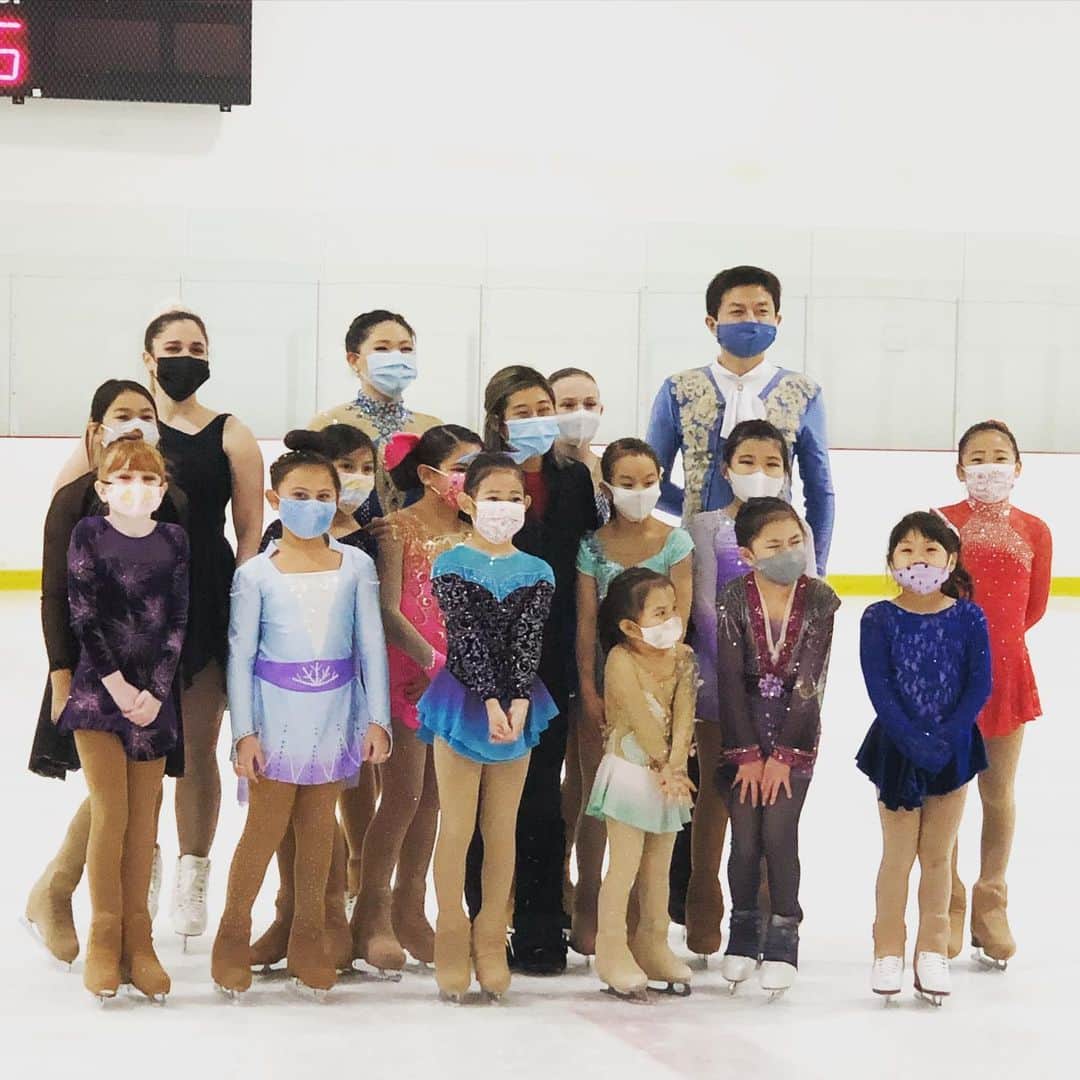 アレクサ・シメカさんのインスタグラム写真 - (アレクサ・シメカInstagram)「Really proud of my friend, Ellie, who held her own exhibition today for her students. It’s wonderful to see coaches and clubs finding ways to have skaters perform during Covid. Way to go Ellie!!! @coach.elliek」11月16日 14時13分 - alexa_knierim