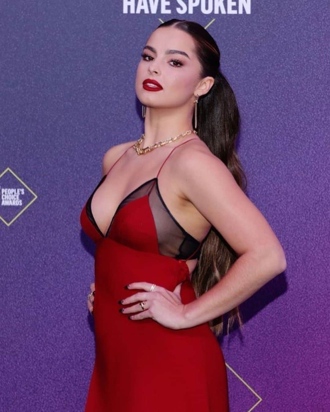 Just Jaredさんのインスタグラム写真 - (Just JaredInstagram)「@addisonraee slips into a vintage number  at the People’s Choice Awards. Visit JJ now for full coverage of the event! #AddisonRae  #PeoplesChoiceAwards #PCAs Photos: Getty」11月16日 14時25分 - justjared