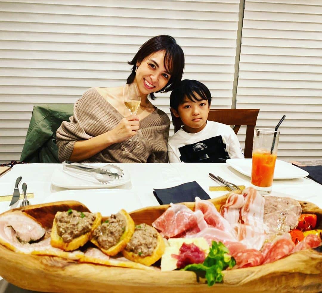 鈴木サチさんのインスタグラム写真 - (鈴木サチInstagram)「. 誕生日は大好きなイタリア料理トスカーナ料理を食べに、 @la_trattoriaccia へ。  食べるのに夢中で撮り忘れた料理もあるぐらい、全部美味しかった😊✨✨ . . はぁーお腹がはち切れるほど食べて幸せでしたぁー。 . . #bd」11月16日 14時25分 - sachi_suzuki