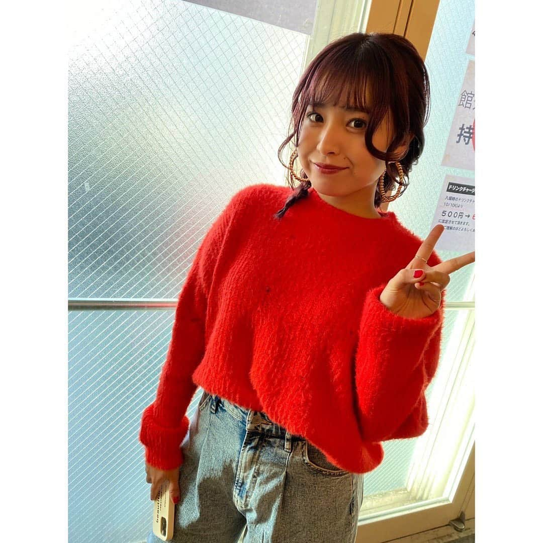 脇田もなりのインスタグラム：「Mona's Pad🏠初イベント ありがとうございました✨💕 いつもくらだらない私のラジオも聞いてくれて本当に感謝しています！！！ 最高に楽しかったです✨ また開催したら是非来てね！！ ありがとう💕  #singer #song #citypop #radio #live #monari #ハイボール #オレンジ」